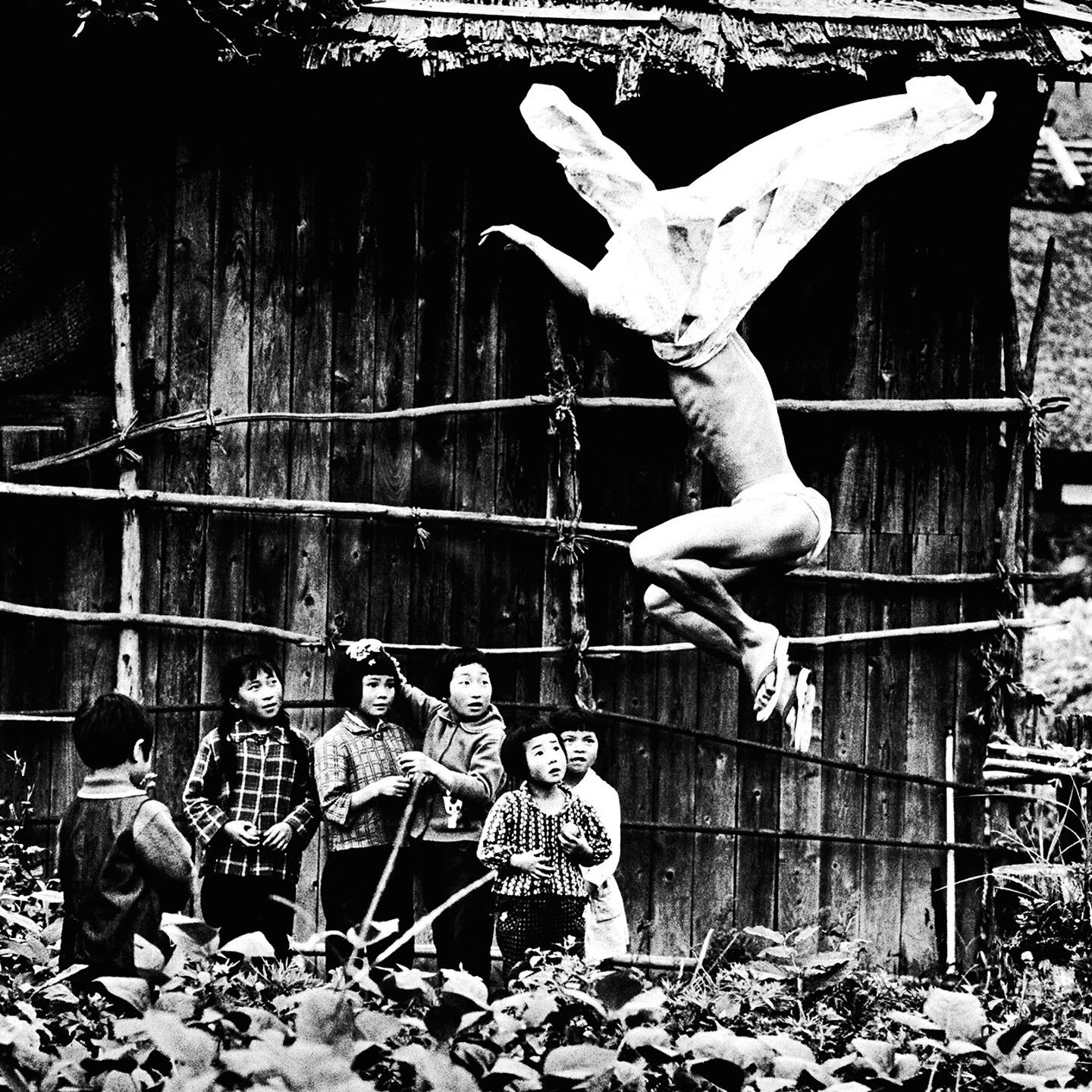 Love photography, love Japan? Free this Thursday night? Join me and photographer Tony Maniaty in conversation at the Stanton Library, North Sydney, looking at the extraordinary, radical and provocative postwar work of three Japanese giants of photography – Daido Moriyama, Miyako Ishiuchi and Eikoh Hosoe – and their influence on Tony’s current work, ‘Paper Moon: Images of Japan’, on display the Kirribilli Neighbourhood Centre gallery until 28 November. Free event, online bookings: https://www.northsydney.nsw.gov.au/.../in-conversation...