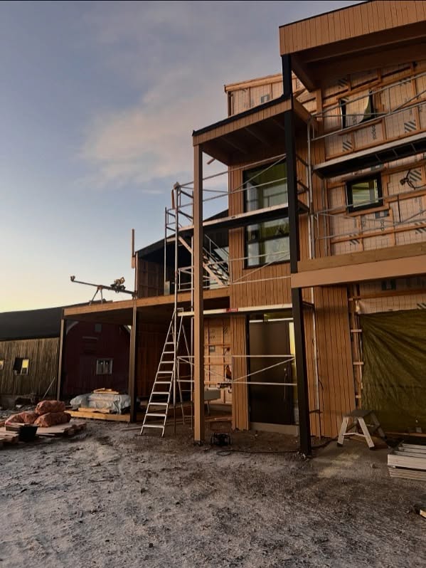 Bilder fra byggeplass i Kautokeino hvor et nytt hjem er i ferd med å skapes, veldig gøy å se - følg gjerne prosessen hos @ruoktu 🌸