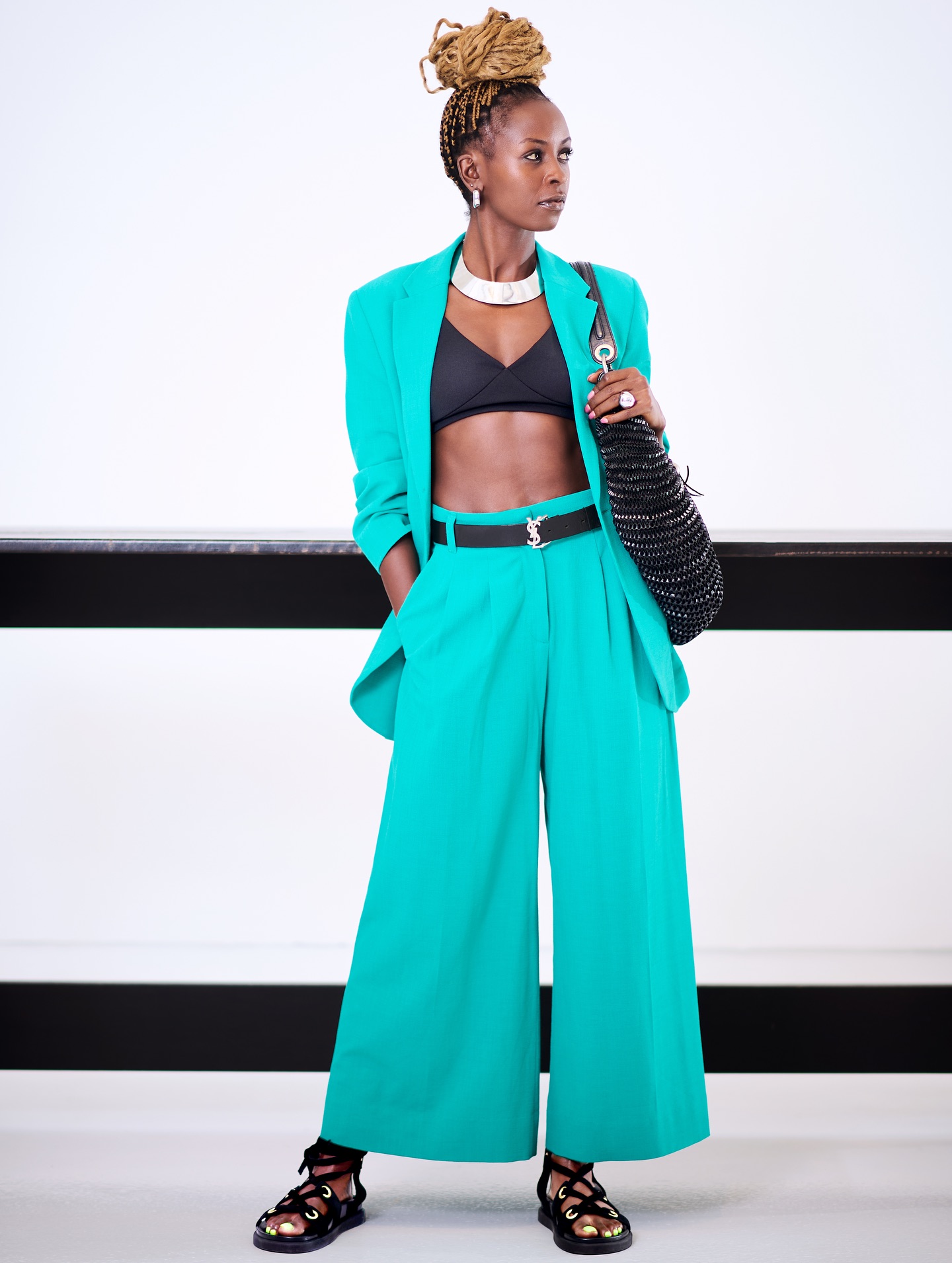 💚 Sunday stroll in style
The bold green Baum und Pferdgarten suit takes on a new mood paired with a sleek @dvf black hobo bag, a classic @ysl belt, and easy black cord @gianvitorossi sandals. Perfect for a relaxed wander through the city or an afternoon at your favorite shopping mall.
Effortless comfort, standout color, and a touch of attitude, weekend style done right.
Remember to get your invite for your shopping session! Link in bio
📅 Fri 14 & Sat 15 November
📍 Ida’s, Gillman Barracks
Styled by @life_by_tui & @onesoulmanystories
📸 Captured by @benygan.photographer at @idas_sg
#OOTD #onesoulmanystories #PopUpSG #shoppingsg #MindfulShopping #circularfashion #sustainablesingapore #sgfashion #eventsingapore #popupsg #SundayStyle #BaumundPferdgarten #DVF #YSL #WeekendChic #EffortlessStyle #PopUpStyle #ModernElegance #CityStrolls