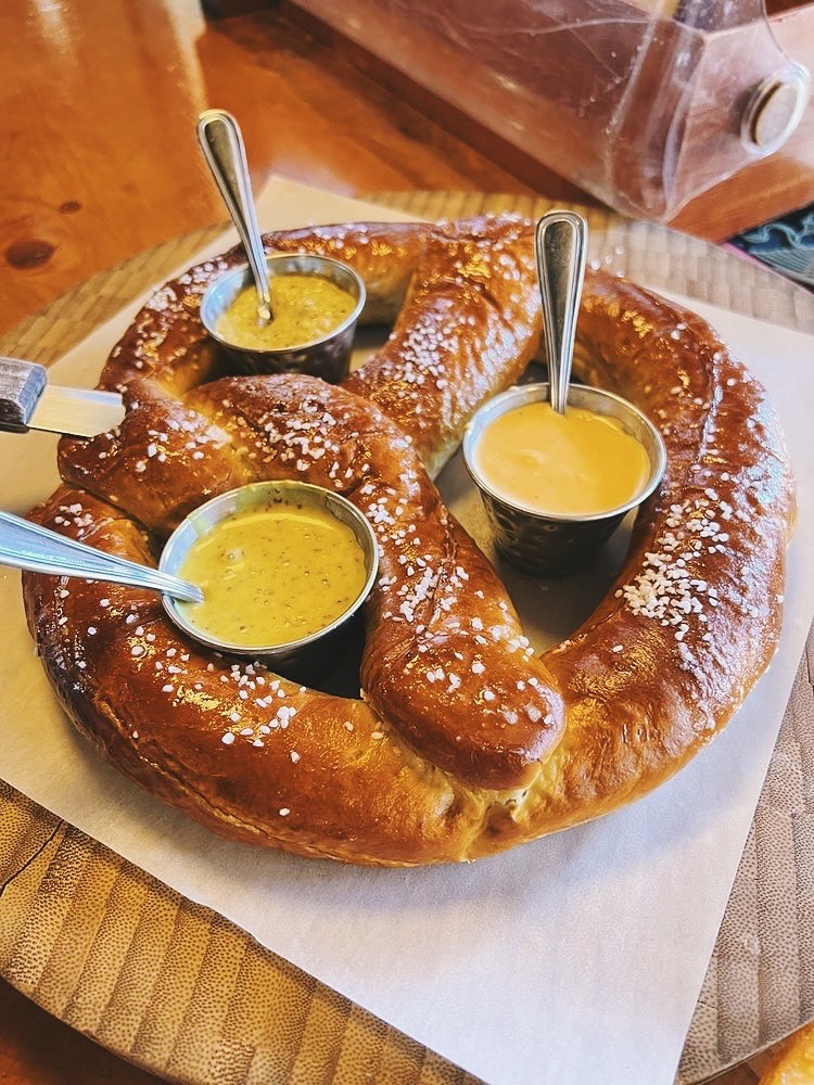 Sign up for our Stein and Wine Membership at the Yodler!! ⛷️ Want to help MMCF empower the youth to thrive? 🍺 Want a larger beer pour at the Yodler after skiing? 🥨 Want a free pretzel?! This membership comes with a FREE PRETZEL AND BEER and stein glass!!!!!! Plus you’re donating to a good cause :)
Each membership goes to programs that help the kids in the Eastern Sierra get outside to play in the mountains, or special programs in the schools!! Sign up today 🙃 link in bio!