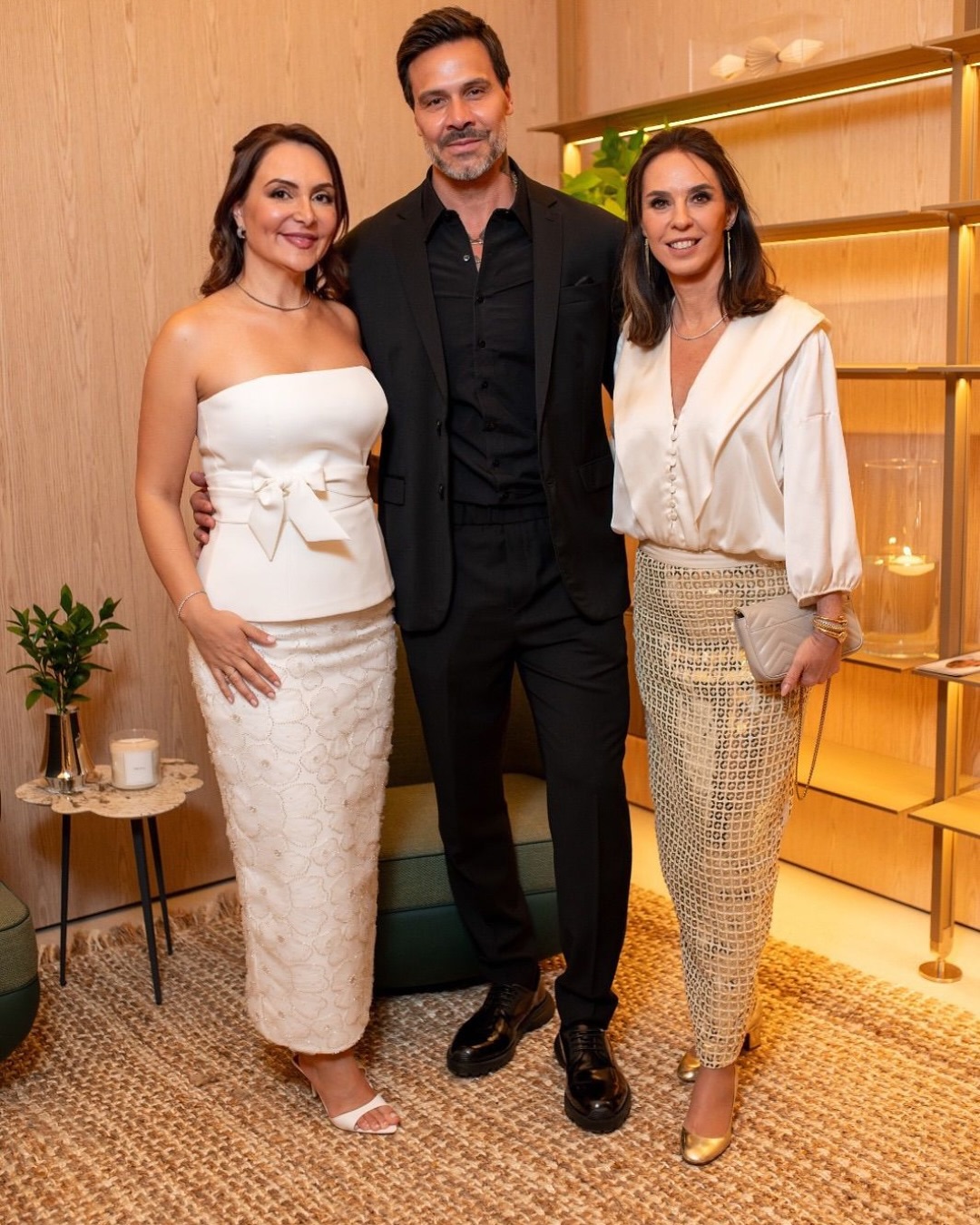 Ontem foi noite de celebração aqui no CasaHall.
A @ornare.sc inaugurou oficialmente seu showroom em um momento que também celebra os 40 anos da marca.
Design, emoção e história se encontraram em uma noite especial.
Bem-vinda, Ornare.