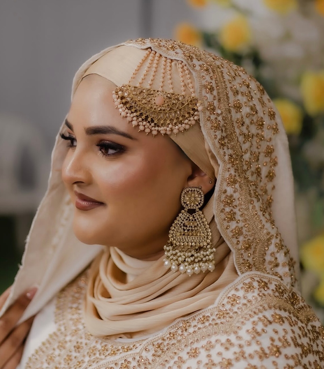 Hijab styled & dupatta draped for @shaheen._ishaq LOVE LOVE LOVE the look she chose . How brave is she to wear white on her Haldi ceremony 💛
What is a Haldi ceremony ?
A joyful Indian pre-wedding ritual where a paste made of turmeric is applied on the bride and groom by their family and friends. It provides a natural glow to their skin for the wedding day. ✨
Hijab styling | Dupatta Draping | Jewellery setting: @the.hijabi.stylist
Makeup: @beautywonderland_mua
Photography: @ramizmubarak
#hijab #haldibride #haldifunction #weddinginspiration #modesfashion #modesty #hijabi #hijabers #hijabinspiration #weddingprep #haldiceremony #whitedress #holyfreakingairball #fyp #explorepage #instagood #muslimah #muslimafashion
