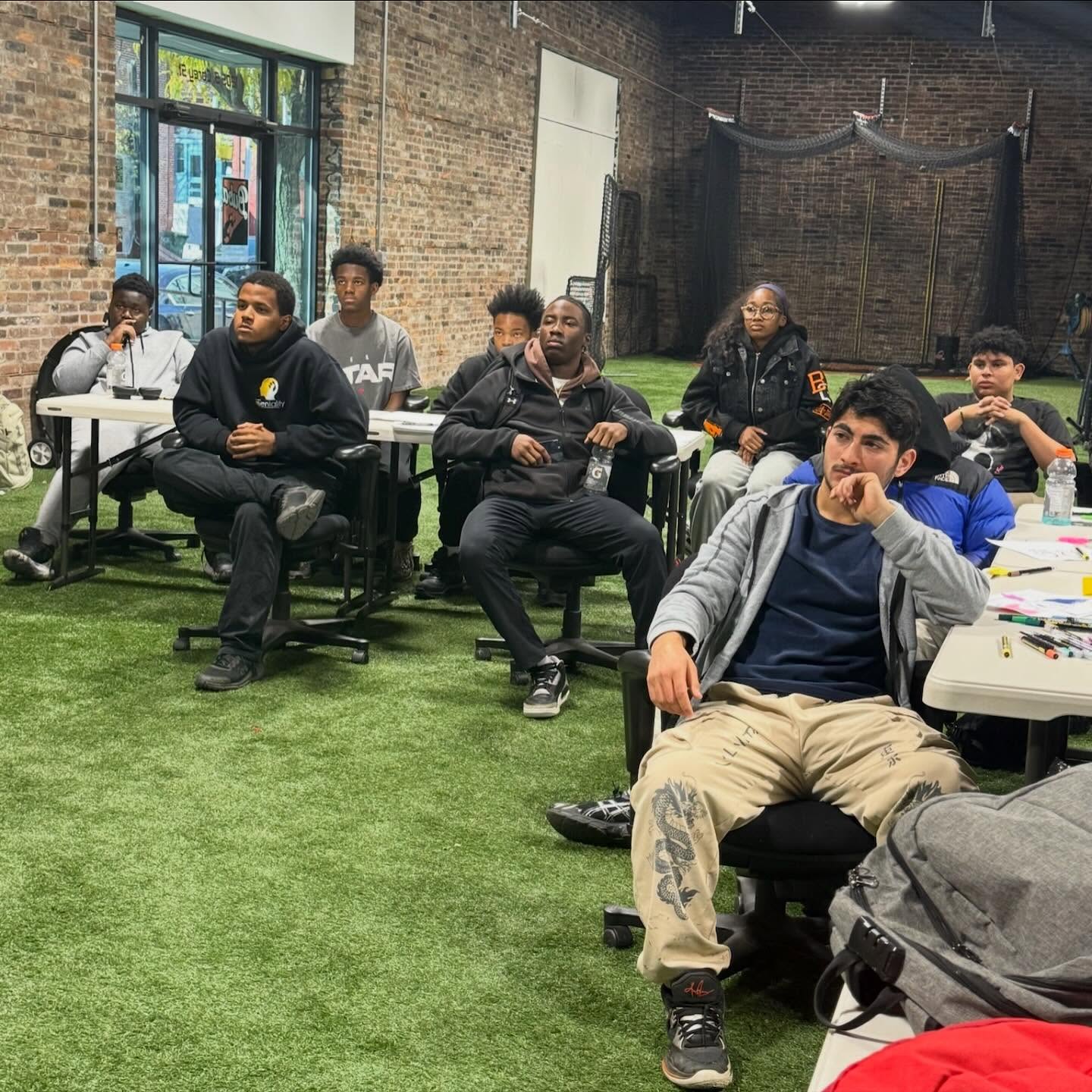 We’re proud to partner with I AM Mentality as our young leaders continue their journey as BUBA Scholars!
Last week’s community art project with local artist @kolpeace brought creativity, purpose, and positive energy to our space.
This is just Part 1 of an ongoing series, as we work together to create a large mural that will brighten and inspire our space. 🙌 🖼️ ⚾️