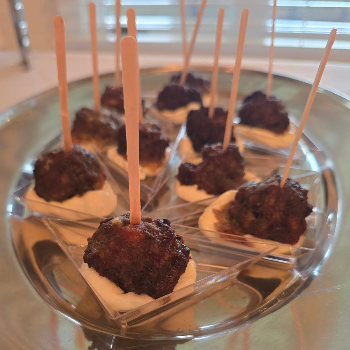 Don’t forget to include our famous Greek meatballs in your appetizers! They’re always a hit and disappear fast — you’ll see why! 🇬🇷💙 #crowdfavorite #greekflavors #newenglandcatering