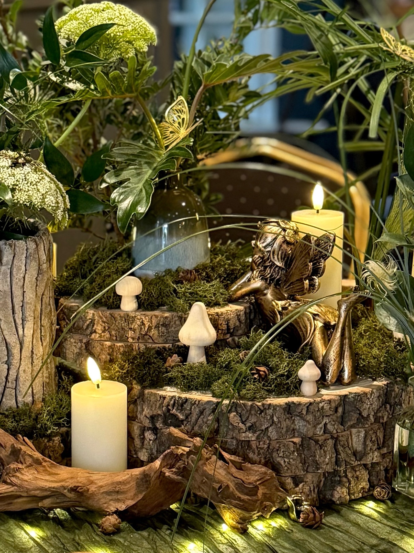 A little world built from moss, bark and candlelight ✨
Every tier held a whisper of the forest — sculptural greens, tiny mushrooms, glimmers of gold, and a bronze-winged fairy perched in stillness, quietly staring into the wonder around her. Soft, cinematic, and created to feel like the woods paused just long enough for us to set the table. 🌿🍄🕯️
#CushteLondon #TablescapeDesign #EnchantedForest #EventStyling #WhimsicalDecor #StorybookTablescape #1stbirthday #themedtablescaping