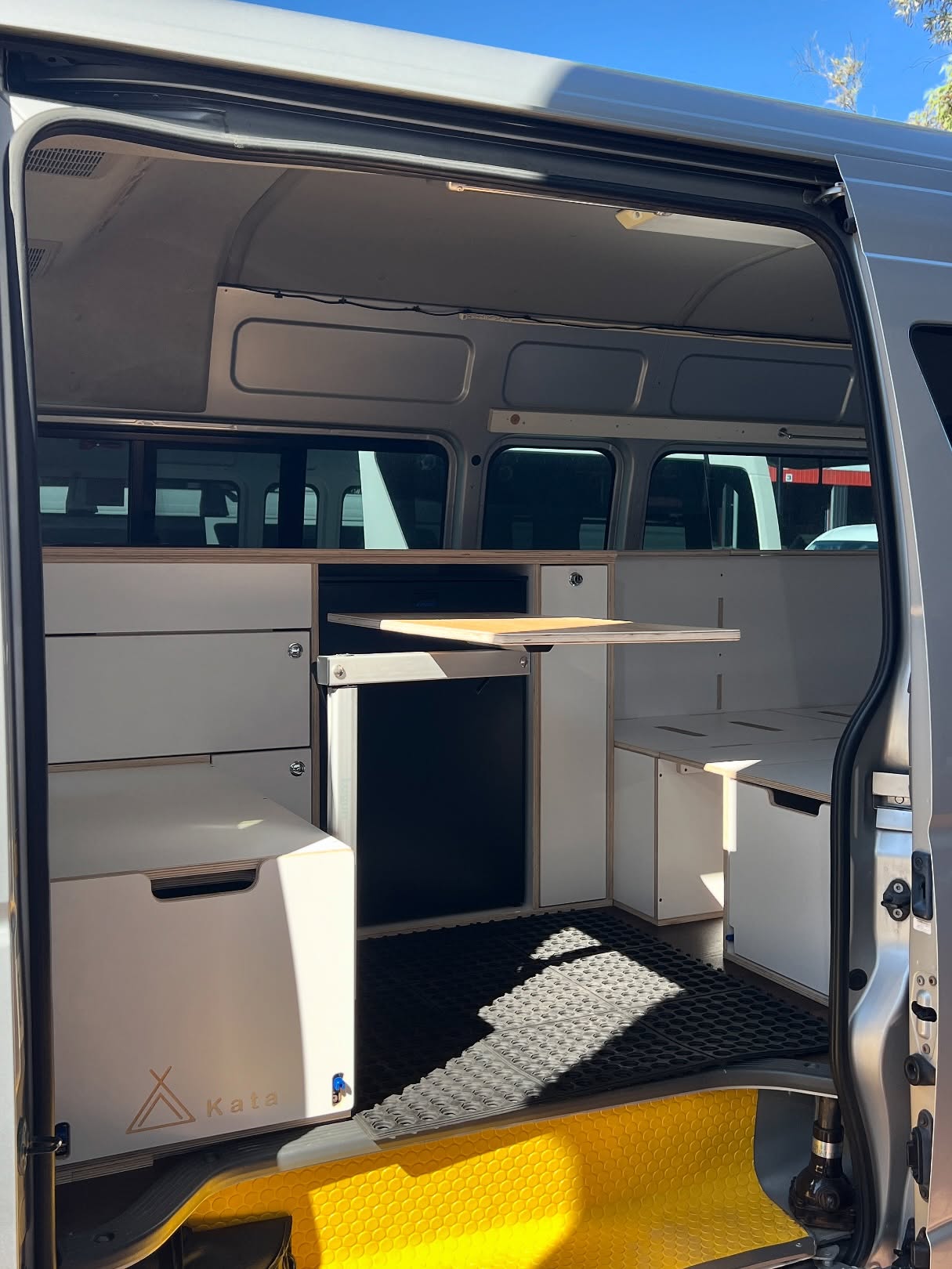 Hiace SLWB ✅
Custom fit out
Outdoor shower
#katahiace