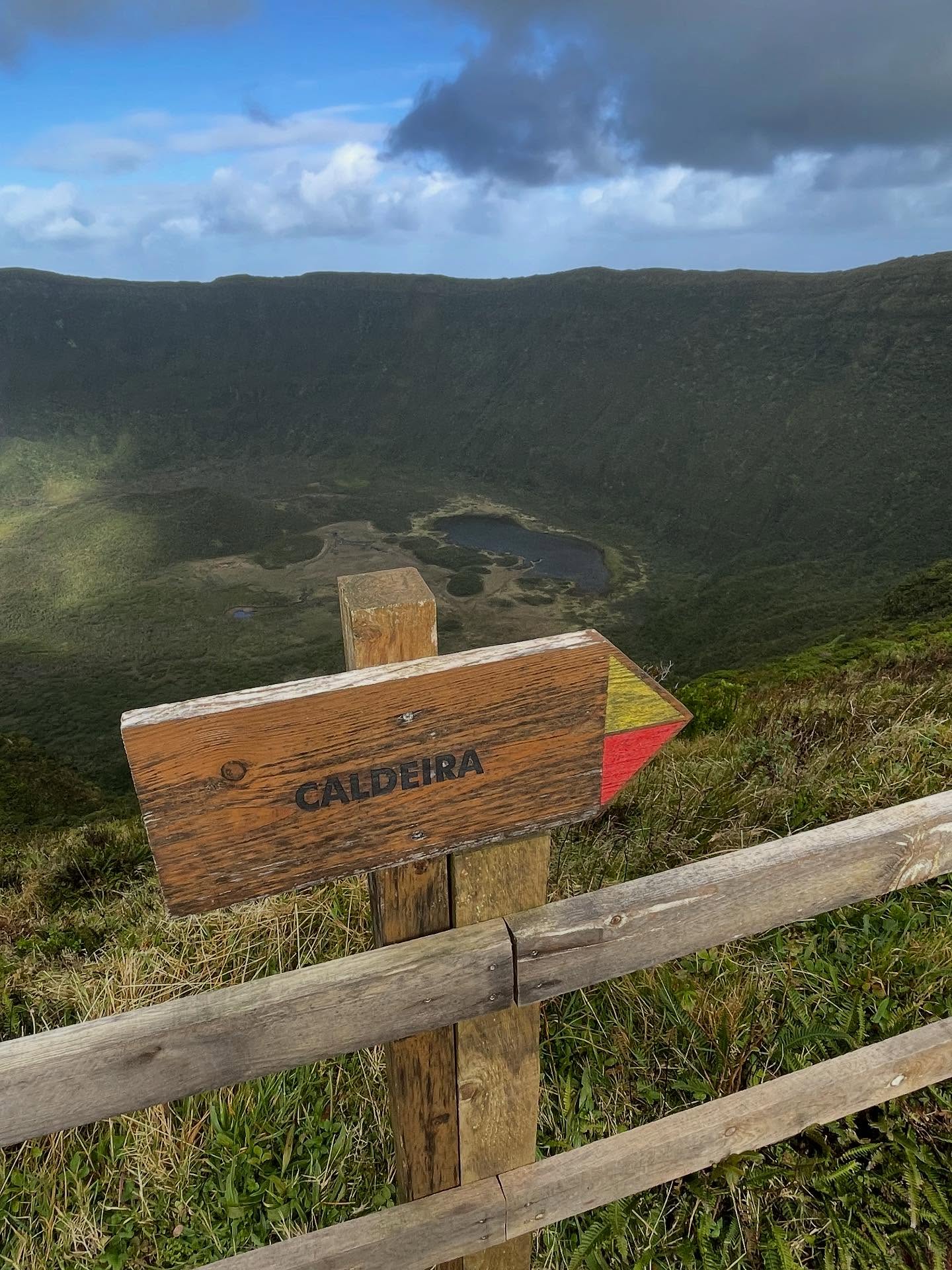 Magnifique Caldeira de Faial 🤩
MERCIII le soleil 🙏🏼🌞
Exceptionnel pour les randonnées
Pour info : info@aucoeurduvoyage.ch
☎️021 907 12 12
.
.
#au_coeur_du_voyage #sepvoyages #caldeiras #azorescalderas #volcan #portugal #photographer #açores #randonneur #balades #nature