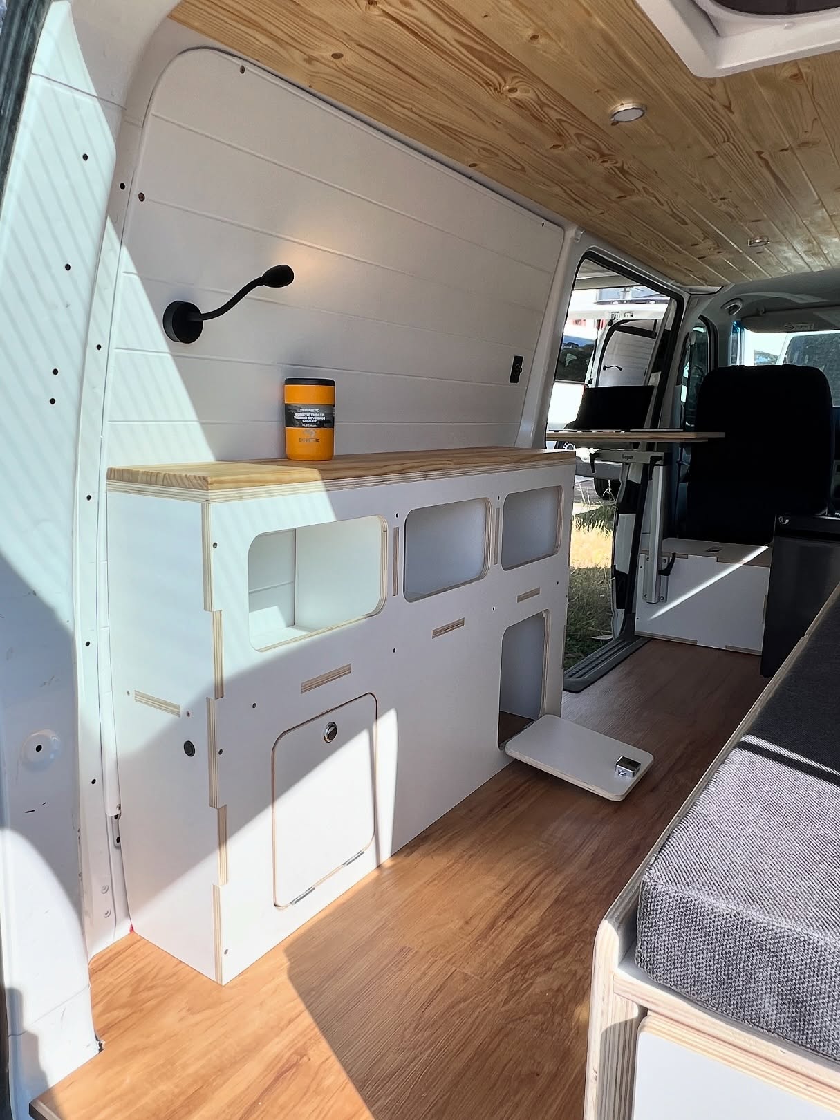 VW Transporter ✅
@fiamma__official
Interior
Surfbox kit
@dometic fridge
Double standing desk @lagunroadlife
#KataTransporter #vwTransporter #campervanvw