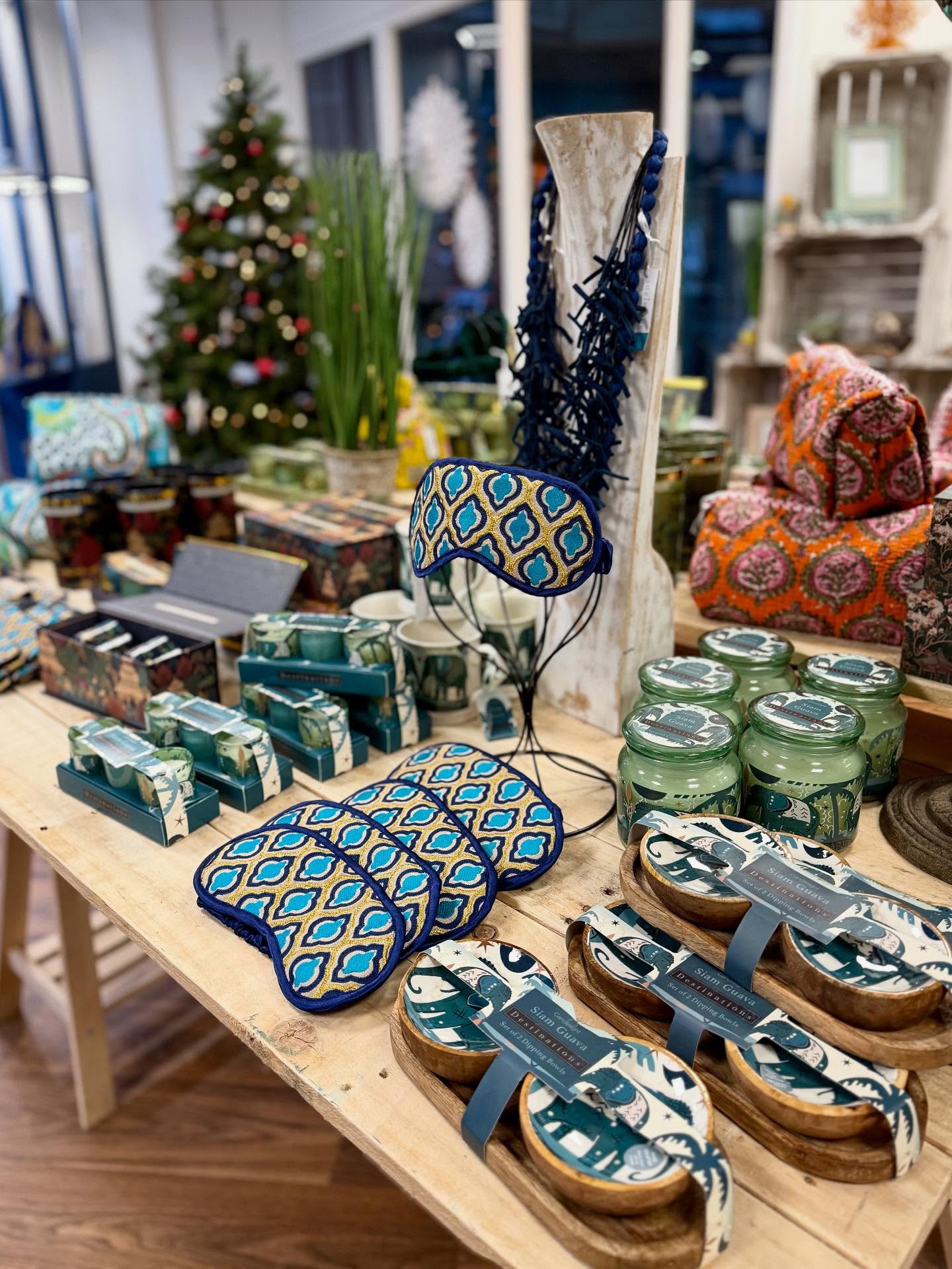 Weekend plans? 🤔
The new pop-up shop is now open and we would love to see you this Saturday!
We are packed full of goodies, from fabulous jewellery and accessories to handmade homewares and great gift ideas ready for Christmas! 🎁💝🎄
We will be open on Saturday from 10.00 - 4.00, so come in and see for yourself! 👀
📍Find us on Middle Gate, at the entrance to the Buttermarket (next to Tambo Lounge)
#shopnewark #newarkontrent #newark #shopnotts #nottslife #notts #shoplocal #localgiftshop #popupshop #handmadegifts #handmadejewellery #giftideas