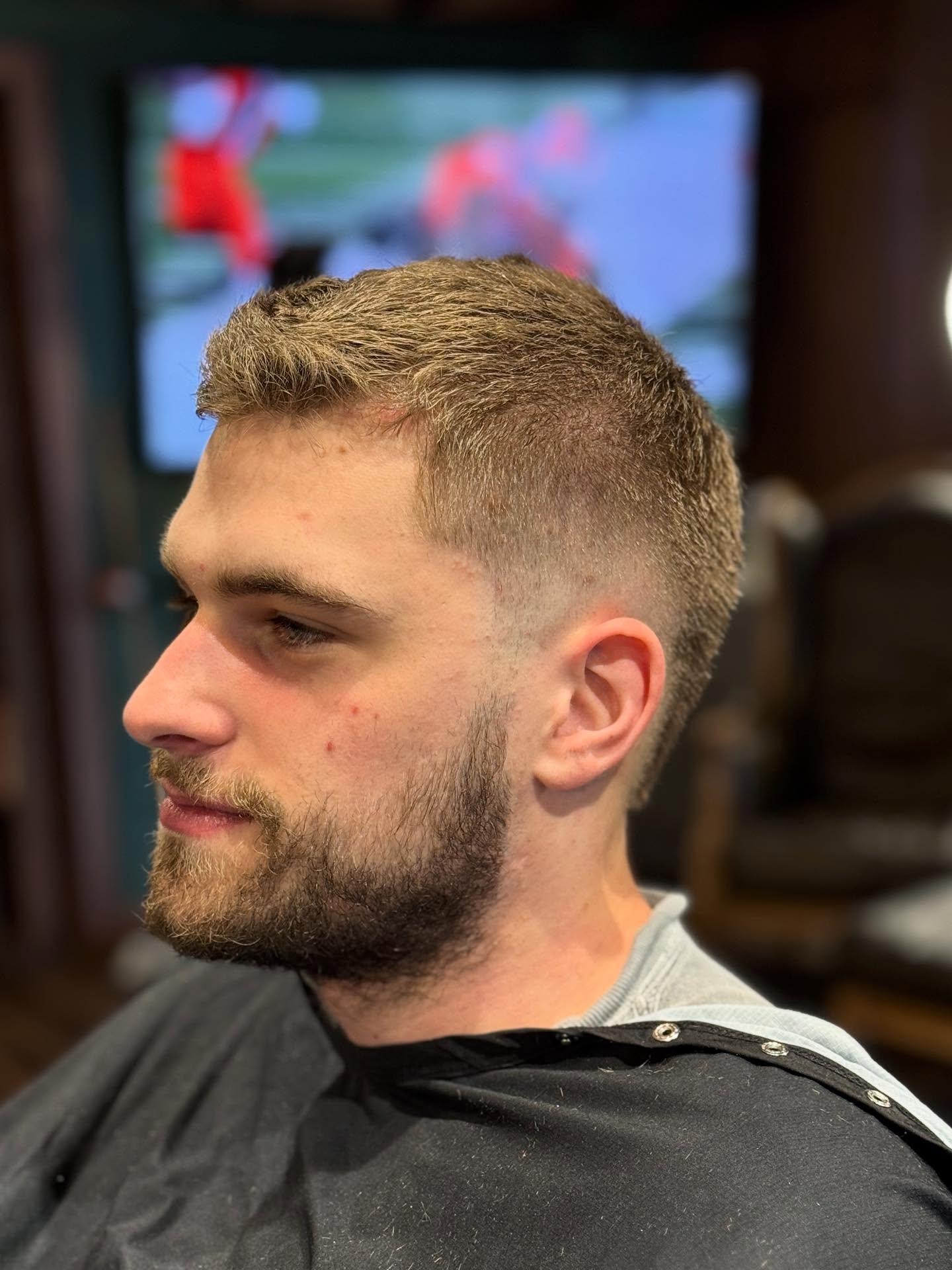 Cleaned up and fade refreshed ✅
💈Haircut by Cristian
Book with us today!
•
•
•
•
•
•
#fade #barber #barbershop #barberconnect #hairstyles #haircut #stylecraft #clippers #shears #cleancut #hair #barberlifestyle #barberlife #shave #hottowelshave #haircut #bostonbarber #boston #wellesley #barberchair