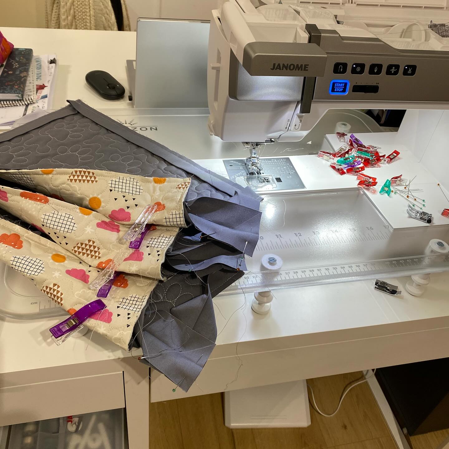 Batch sewing this evening ….
And making notes of all the settings so I can replicate it later 👏
#cutandalterstudio #janomemakes #janome9480 #handmadeinhunscote #creativestudio #quiltngstudio #sewingstudio #quiltbinding #batchsewing
