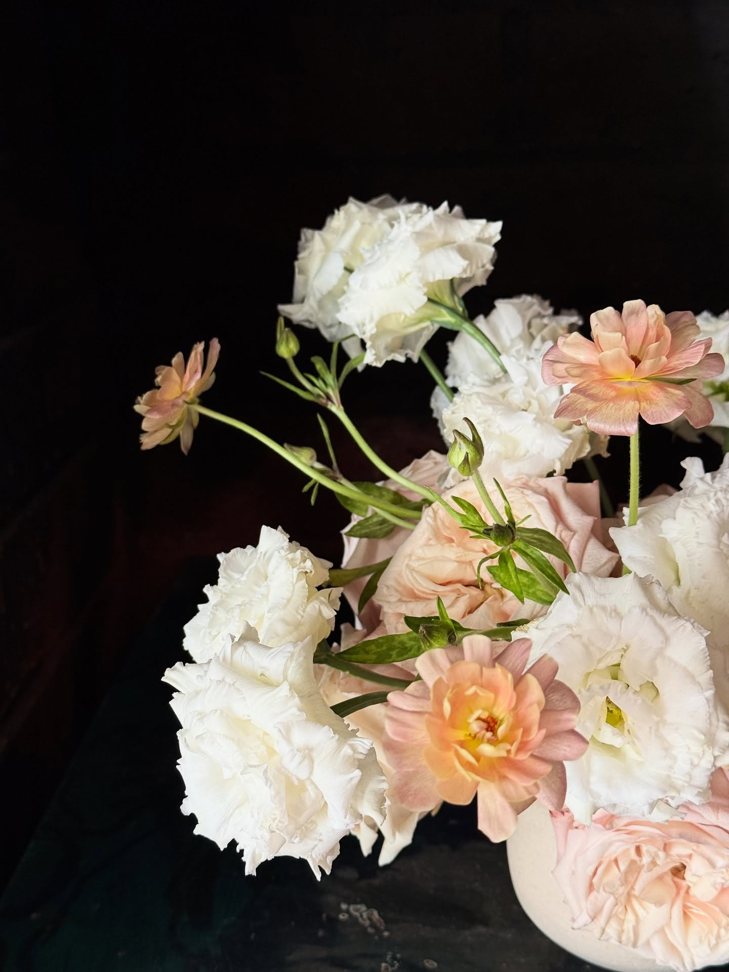 A moment for fluffy textures and delicate wedding flowers. I find it deeply satisfying that on a day that celebrates love, we look to the earth for beauty — as if to say, the truest celebrations are rooted in what grows naturally.
#nightanddayfloral #utahweddingflorist #LAweddingflorist #weddinginspo #floraldesign #romanticwedding