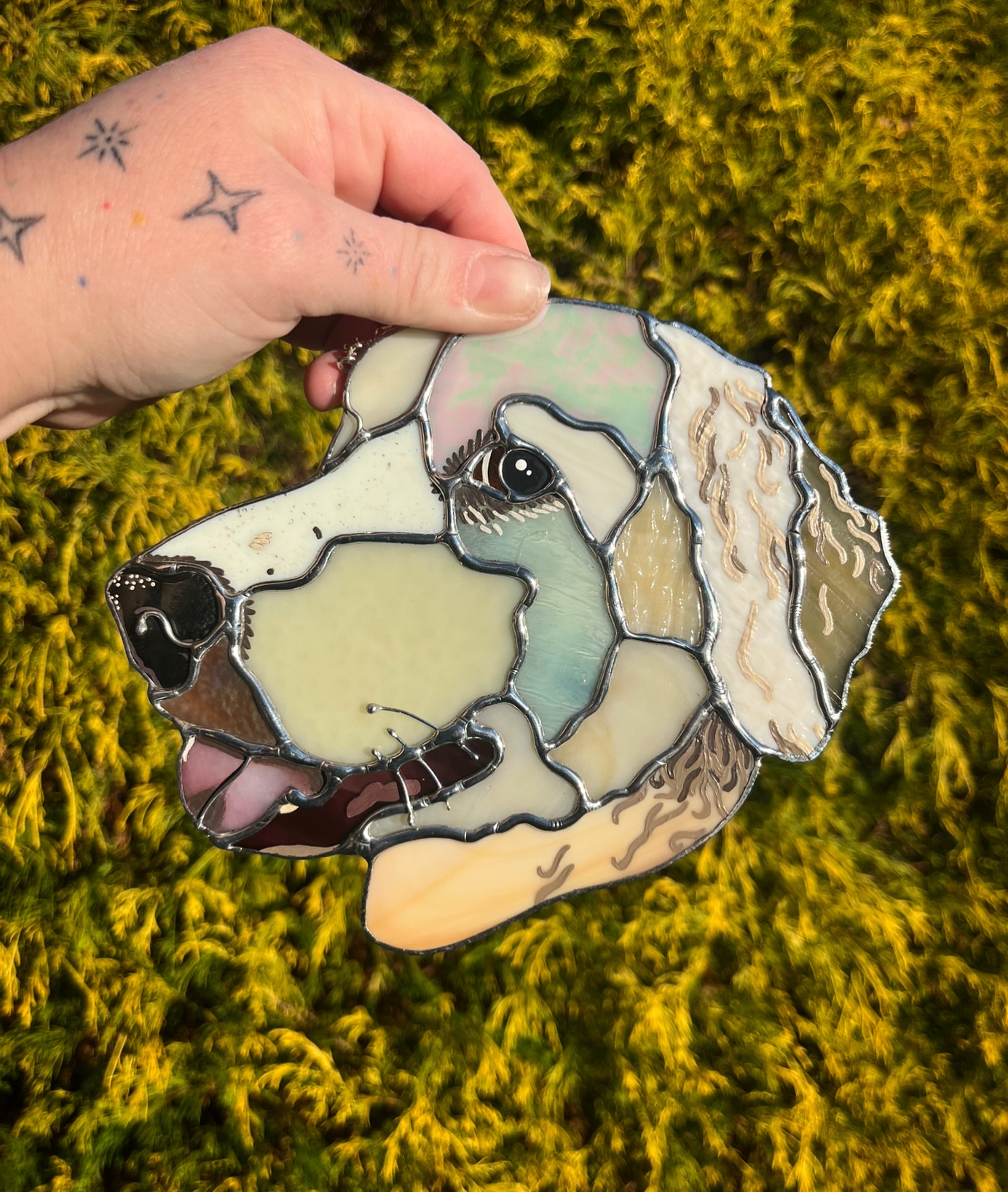 We’re now reaching that time of year where nearly everything we are working on is a gift, and I don’t wanna spoil anything! So let’s revisit some of our lovely holiday customs from last year! I loved how this light colored golden came out - I’m sure it’s obvious but we love using as many different shades and styles of glass as possible, even if your pet is one major color. And the expression on this one is priceless.. such a cutie.