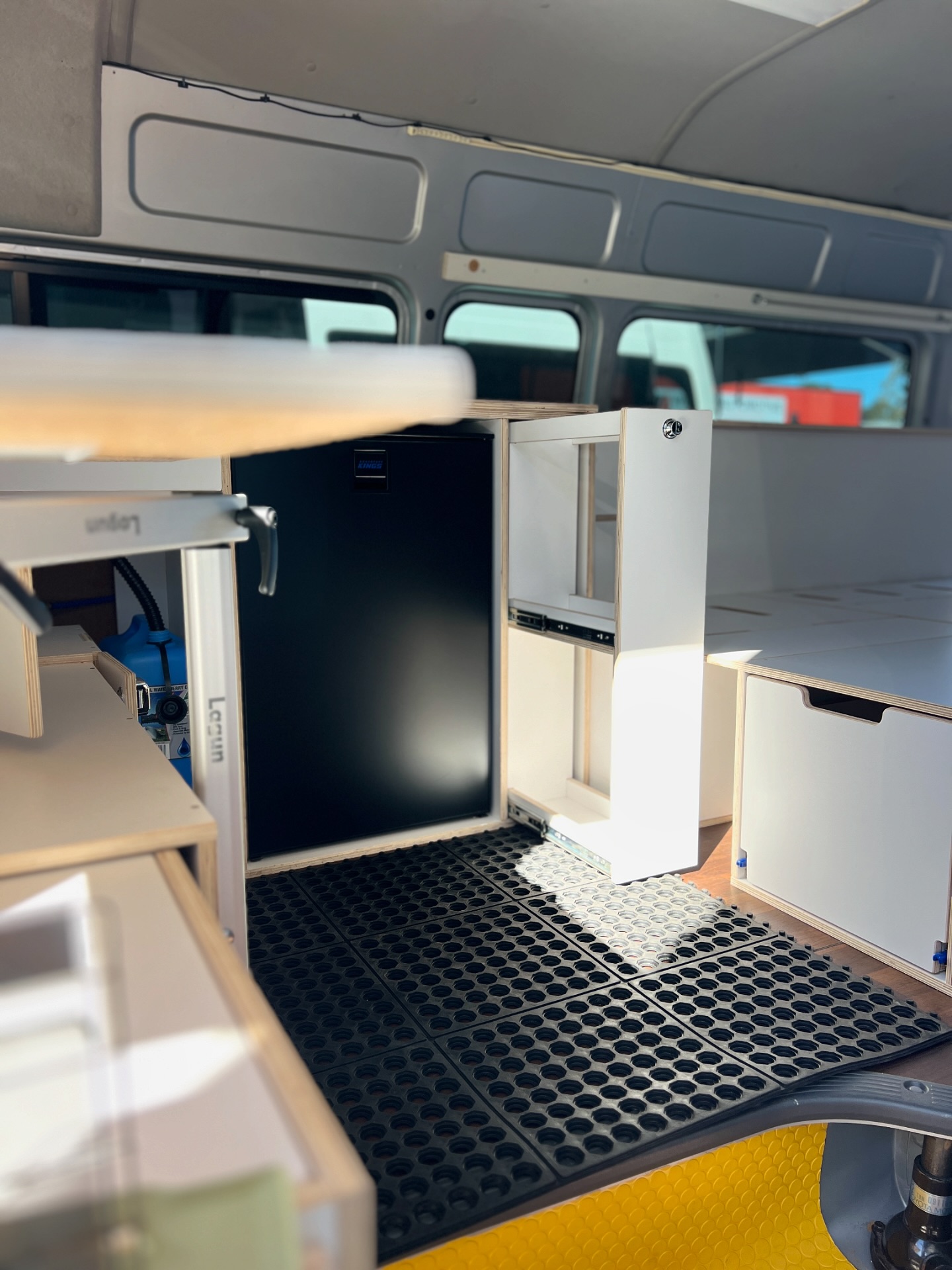 Hiace SLWB ✅
Custom fit out
Outdoor shower
#katahiace