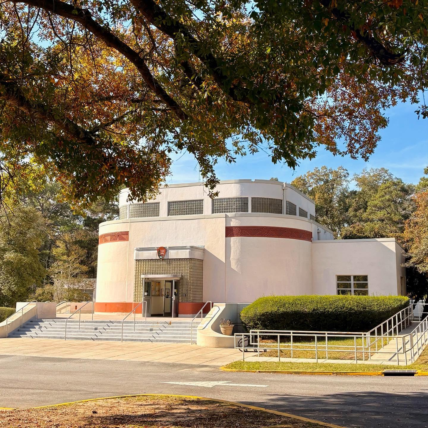 Weekend plans? Ocmulgee Mounds is calling. Cool fall weather + beautiful views = the perfect day at the park!
#OcmulgeeMounds