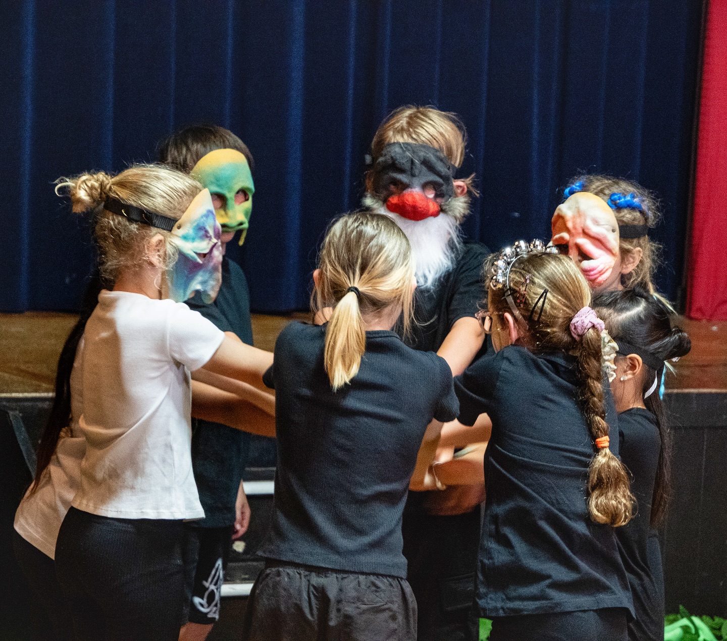 The Battle for Bunglewood has been lost and won!
Congratulations to our youngest students, the Players, and their wonderful teacher, Michelle, on sharing what they have learned in this wonderfully fun little production. We can’t wait to see them blossom and grow as they move through the classes at HaBYT.
📸 @derross