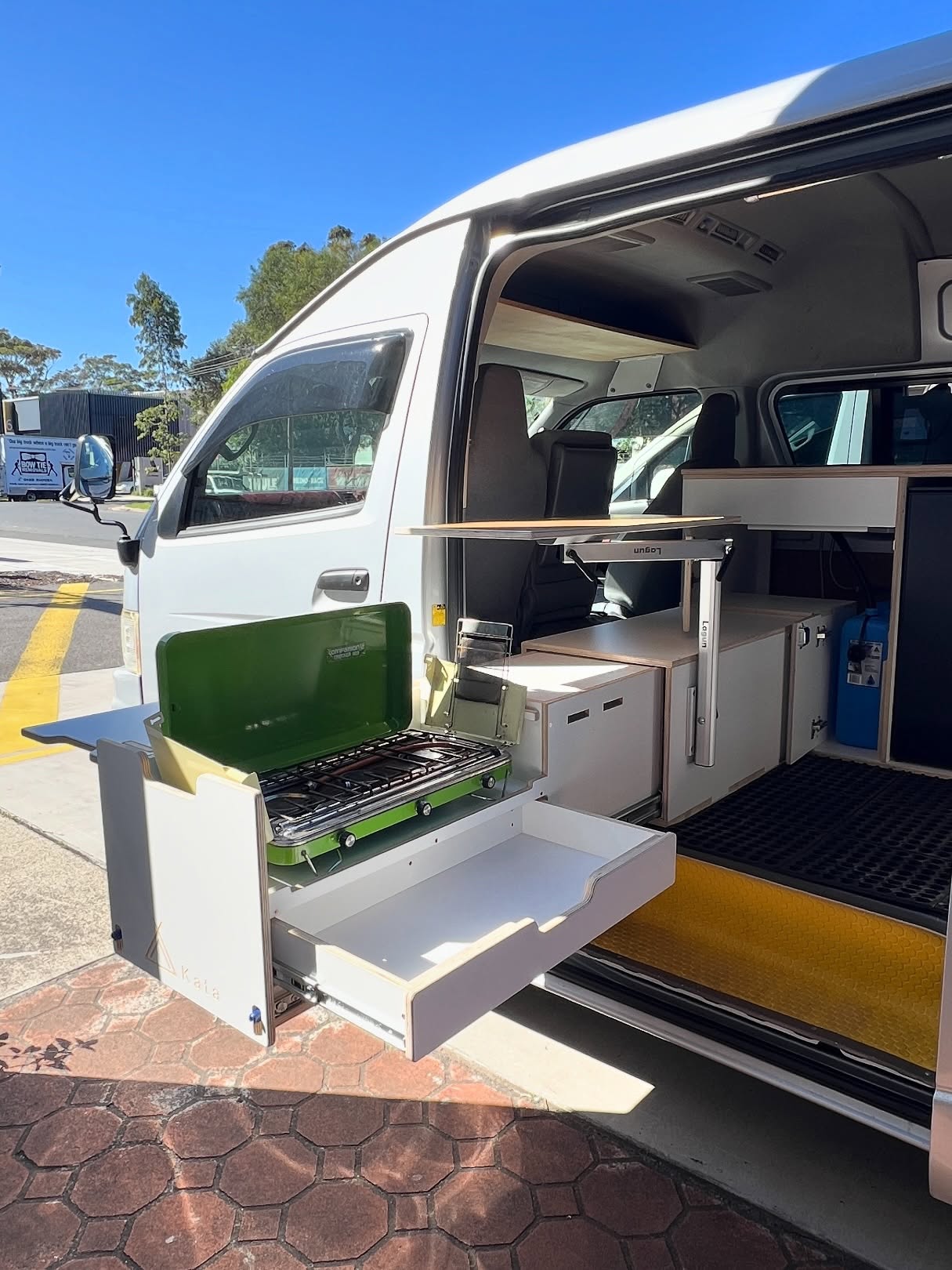 Hiace SLWB ✅
Custom fit out
Outdoor shower
#katahiace