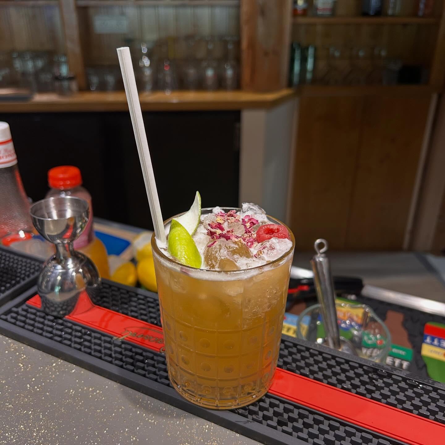 🍸