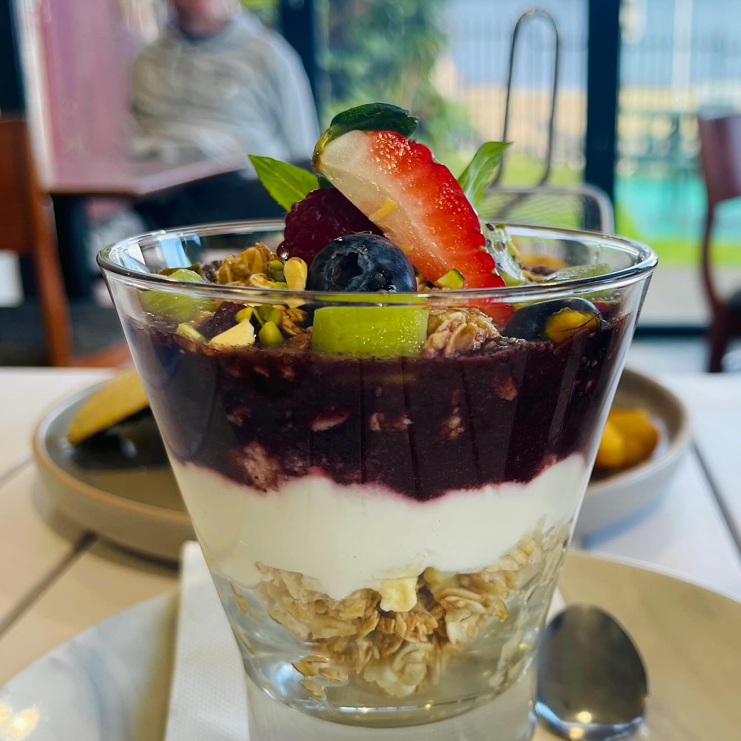 ᴡᴇᴇᴋᴇɴᴅ ʙʀᴇᴀᴋꜰᴀꜱᴛꜱ ᴀᴛ ʜᴀʀʀɪɴɢᴛᴏɴ☀️
Whether you’re stopping in for a big brekky, a morning coffee, or something light like our Acai Yoghurt Parfait with layers of creamy yoghurt, acai and berries topped with granola, toasted coconut flakes and chia seeds. Join us from 8:30-10:30am.
#harringtonhotel #acaibowl #harrington