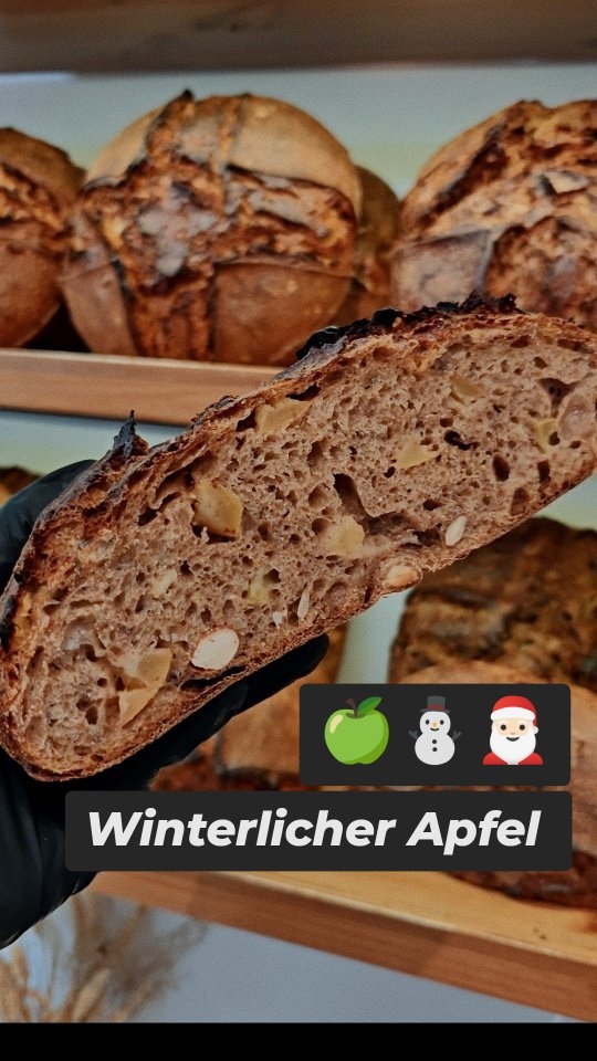 💬 IHR HABT ES EUCH ZURÜCKGEWÜNSCHT!
🎅🏻⛄🍏 Unser neues Sauerteig-Brot bereitet winterlich-/vorweihnachtliches Hygge Gefühl 🍞
🧁❌ Ganz ohne Zucker, nur mit der Süße von Datteln und Äpfeln
#sauerteig
#sauerteigbrot
#sourdough
#berlinerbrot
#brotbacken
#brotbackenmachtglücklich
#berlinfood
#berlinfoodie
#berlinfoodguide
#hygge
#winterlich
#weihnachten