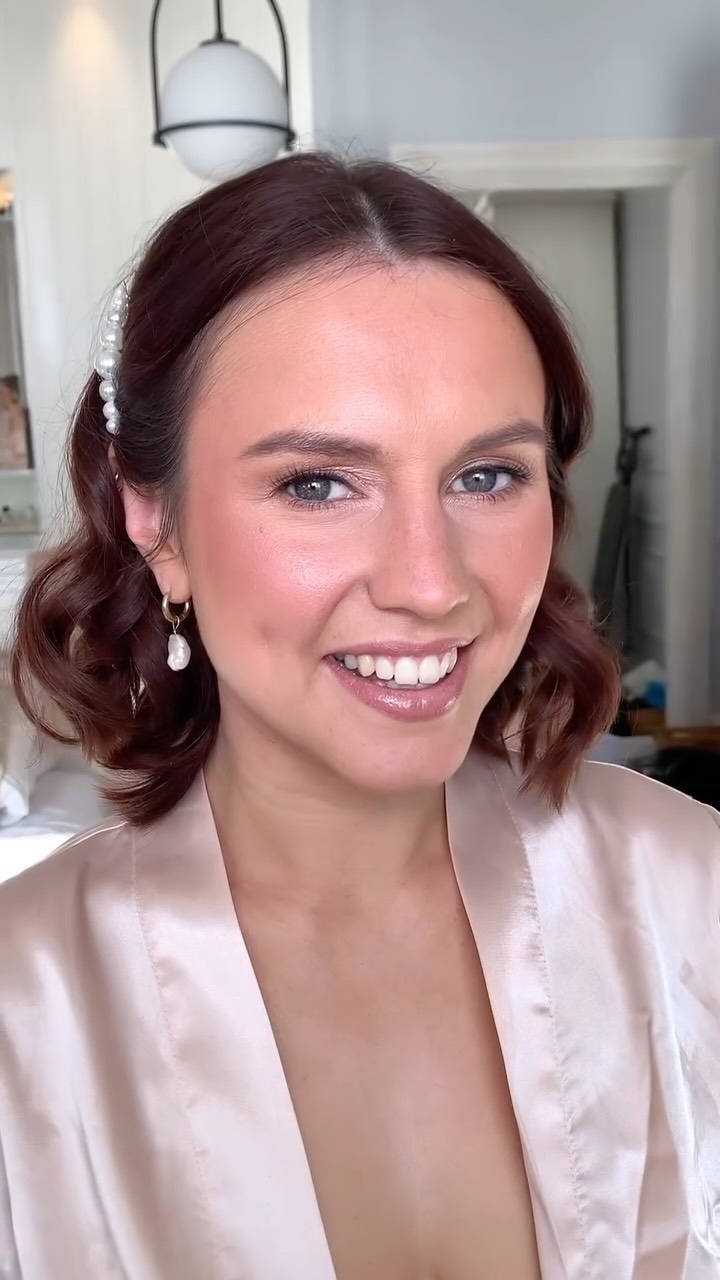 SPRING IS HERE…
And I’m here for it! 😮💨🌺
Yes I’ve been MIA, fully embracing winter sun, epic adventures with my circle, exhaustion (let’s be real it’s not all rainbows and butterflies), and just doing ME ✌🏻
Today I woke up to a drift of daffodils at the end of my garden and I melted! Wedding season is on the horizon, and I’m ready to bring my good-vibe energy back to your bridal journey! 🎉
This gggorgeous bridesmaid makeup is just a little sneak peek of what I can create for you.
So whether you’re the bride, a bridesmaid, a mother of the bride or a VIP guest, I’ve got you girl!
Here’s a lil reminder of what I do👇🏻
“I create fun, relaxed, and uplifting makeup experiences that oozes good-vibes, and empowers women to step into their dream bridal self with confidence and ease.” 💖
If you’re saying ‘I Do’ in 2025 or 2026, let’s chat! My diary is open, and I’d love to bring the glow and fun to your big day. ✨
Drop a 💕 in the comments if you’re excited for spring ⬇️
Hair: @ellastyleshair
#BridalMakeup #WeddingReady #GoodVibeBridalBeauty #SpringAwakening #BridesmaidGlow