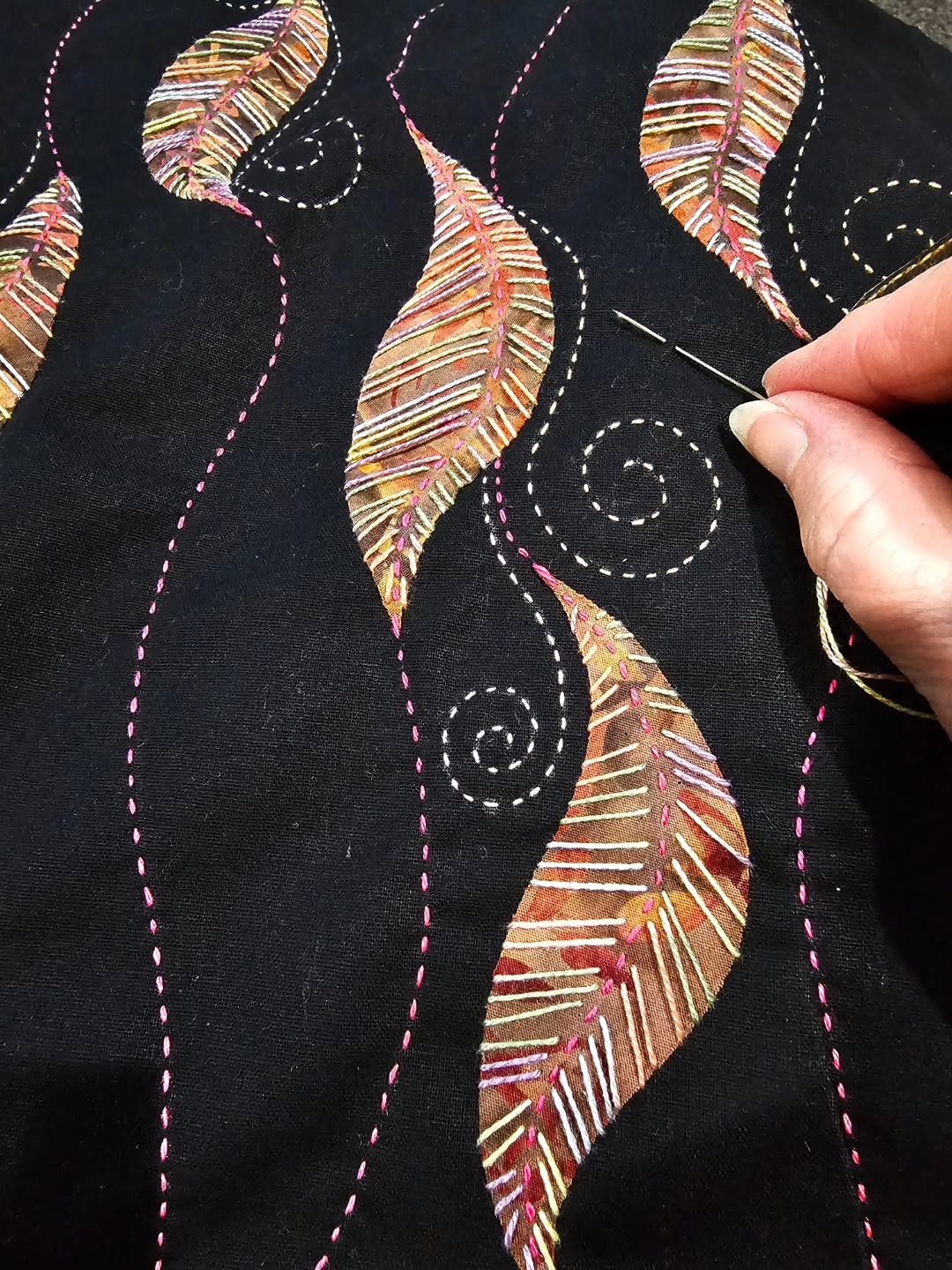 Some slow stitching for a Sunday afternoon.... I had these unused leaves from another project and they are perfect for this new project.
I keep all my unused vlisofixed shapes in zip lock bags but I now need to come up with a system for my zip lock bags😅 Any ideas??
#artistatwork #textileartist #artquilter #mixedmediatextileartist #slowstitching #slowstitch #runningstitch #inspiredbyleaves #handstitching #leaves #surfacepattern #leafshapes #contemporarystitch #contemporarytextileart #contemporaryembroidery #stitchedart #stitch #inspiredbypattern