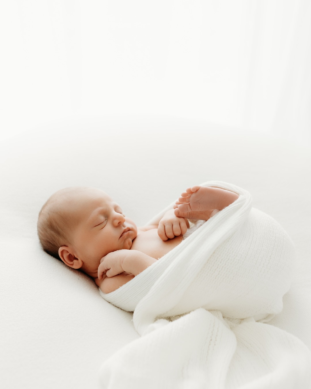 Gorgeous Lotte girl at 10 days old. Another dreamy babe who had no idea she was even in studio being snapped. Too busy sleeping 😴. It’s been a good wave of these sleepy little babes and I refuse to admit that it’ll end soon with a wildly awake newborn 👀🤣
-
#photography
#brisbanefamilyphotographer
#brisbanenewbornphotographer
#brisbanematernityphotographer
#newbornphotography
#newbornphotographerbrisbane