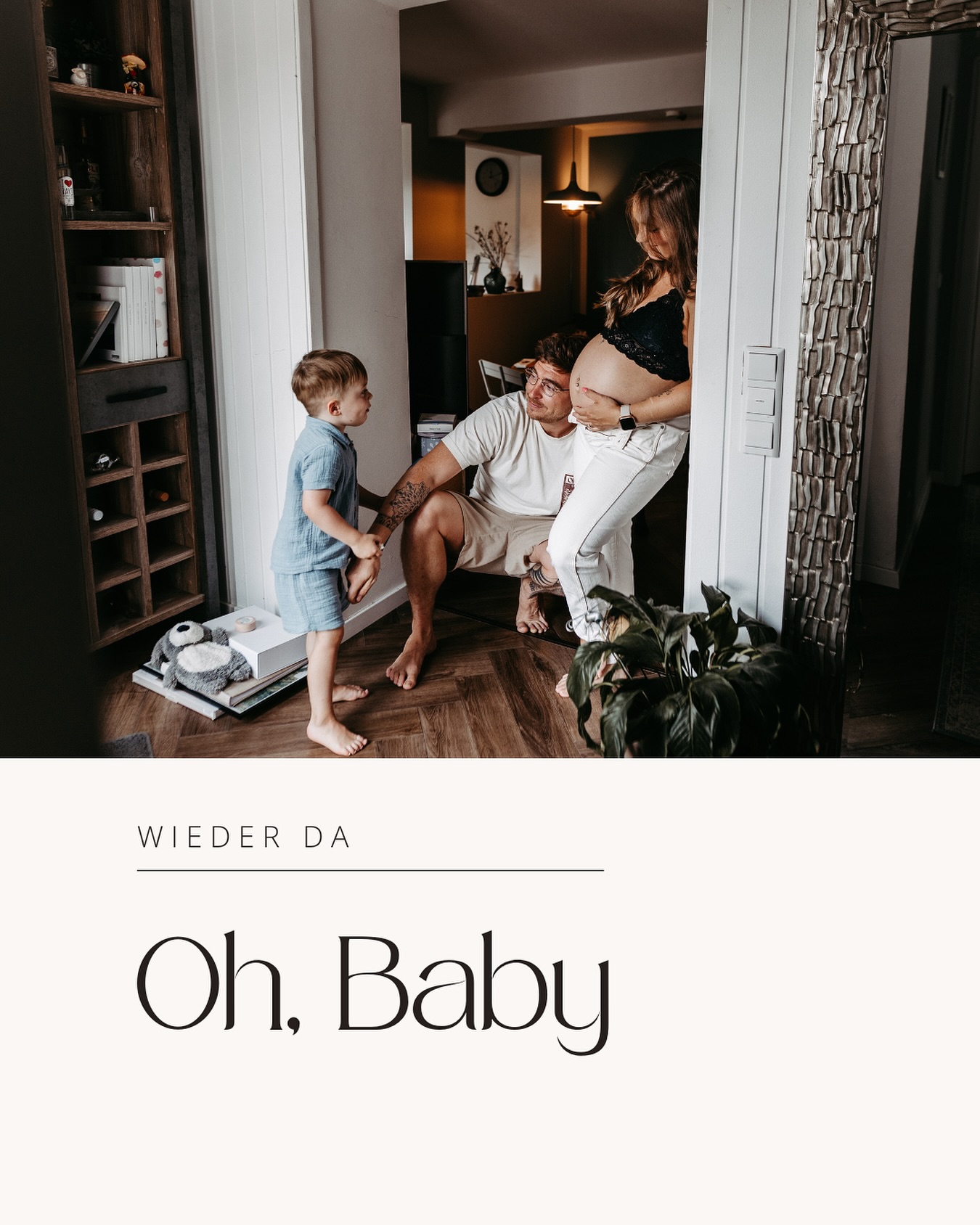 In den letzten Wochen & Monaten war es hier auf meinem Feed etwas ruhiger –
aber hinter den Kulissen war es alles andere als still.
Ich durfte so viele wundervolle Familien begleiten, so viele ehrliche, liebevolle und berührende Momente festhalten.
Für mich geht es nie nur um schöne Bilder.
Es geht um Nähe, um Verbindung – um die kleinen, echten Momente, die uns im Alltag oft entgleiten.
Ich freue mich darauf, euch in den nächsten Wochen wieder mehr mitzunehmen –
in Wohnzimmer voller Wärme, auf Böden voller Liebe und zu Menschen, die sich gegenseitig sehen.
Echt. Verbunden. So, wie sie sind. So wie ihr seid.
#familienfotografieheidelberg #familienfotografinheidelberg #authentischefotografie #echteemotions #mutterliebe #familienmomente #homestoryfotografie #babybauchshooting #newbornfotografie #heidelbergerfamilien #liebezumdetail #unperfektperfekt #näheundverbundenheit #emotionaleFotografie #charleeneggersfotografie