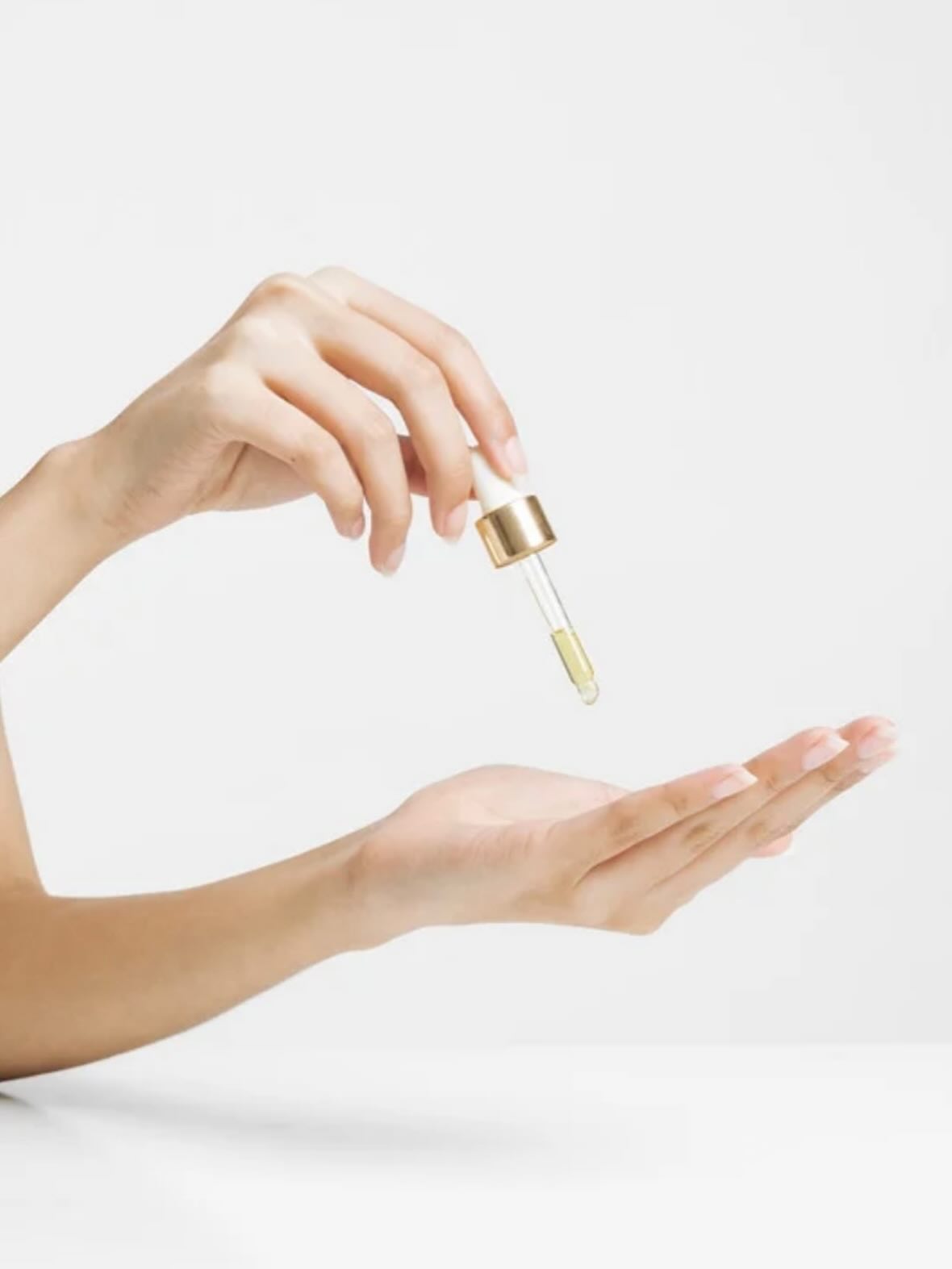 ✨ Monday glow ✨
Ein paar Tropfen für strahlende Haut.
#montagsroutine #hautpflege #serumliebe #selbstfürsorge #beautyroutine #pflegezeit #strahlen #hautliebe #feuchtigkeit #glowmoment #schönheitspflege #skincareschweiz #cosmeticunique #kosmetikinstitutbern