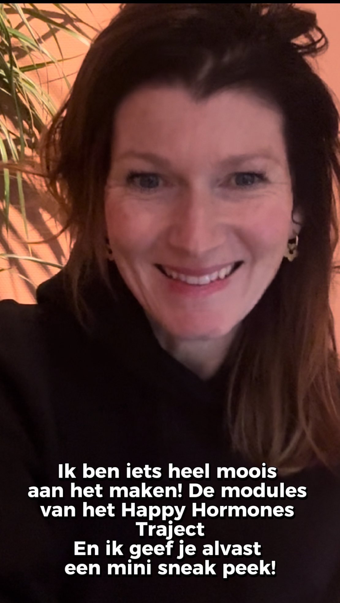 Achter de schermen bezig met iets heel moois!! Ik ben de afgelopen weken bezig met iets héél tofs… 🎬
Zes thema’s die alles te maken hebben met rust, energie en hormonale balans.
🌿 Van bloedsuiker tot lever, van stress tot cyclus – alles wat jouw lichaam nodig heeft om weer in balans te komen.
Want hormonale balans draait niet alleen om wat je eet,
maar om begrijpen hoe jouw lijf werkt 💫
Zes thema’s, één doel: meer rust, energie en een lijf dat met je meewerkt — niet tegen je.
👉 Ik ben heel benieuwd welk thema jou het meeste aan spreekt. Laat het me weten in de comments. #femmehormoonspecialist #hormones #hormoonbalans #vrouwengezondheid #perimenopauze #levergezondheid #schildklierondersteuning #levenvolgensjecyclus #perimenopauzetips