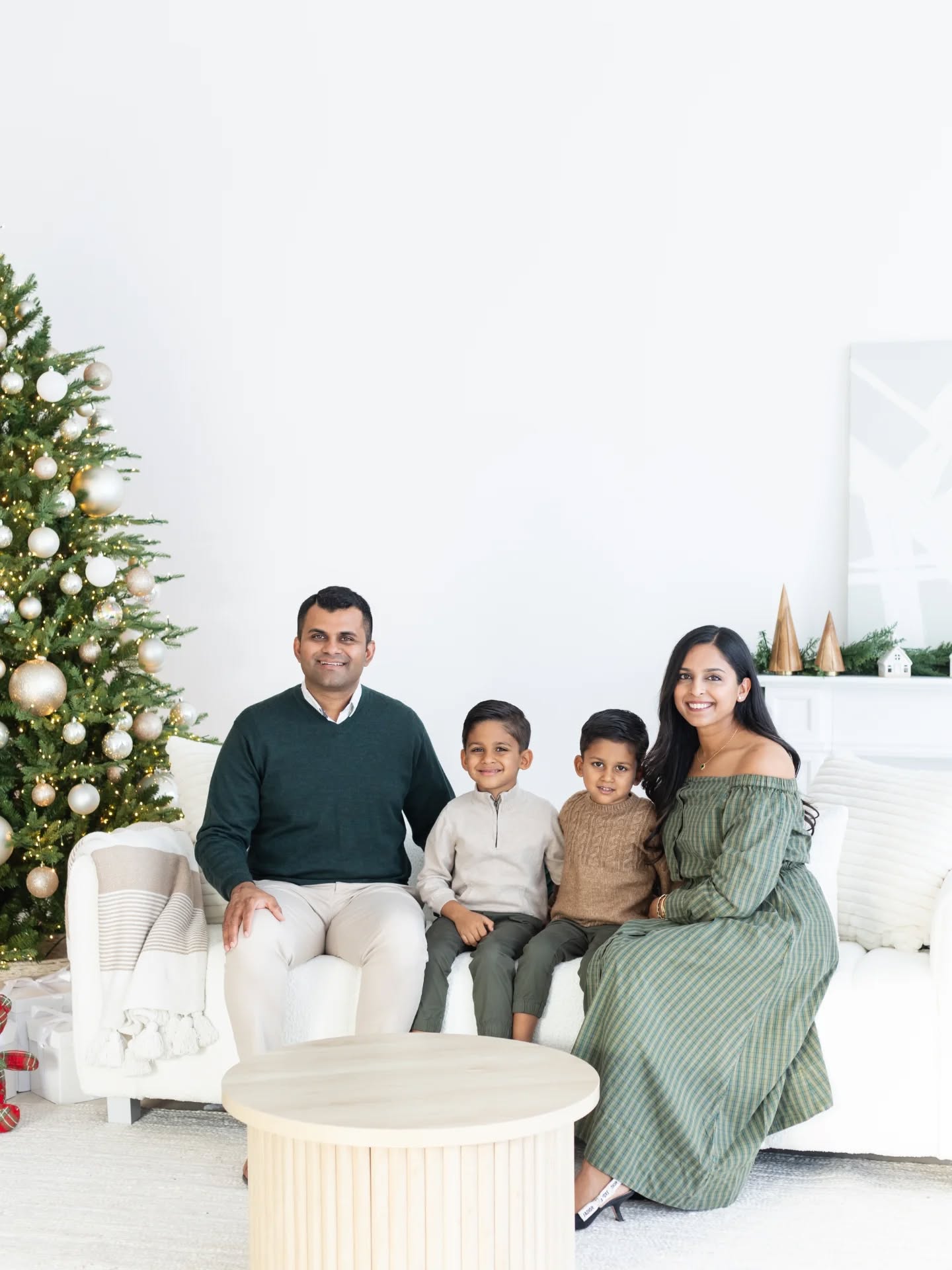 Loved photographing this sweet family at @thebrandstudio_bham 🎄📸 @sincerelyunnati
I opened another spot for tomorrow's Holiday Mini Sessions. If you can't make it on the 15th or 22nd, let me know and we can schedule it separately. All Christmas comes down on November 24th!
Comment BOOK to schedule your Holiday Mini Session 📸😉