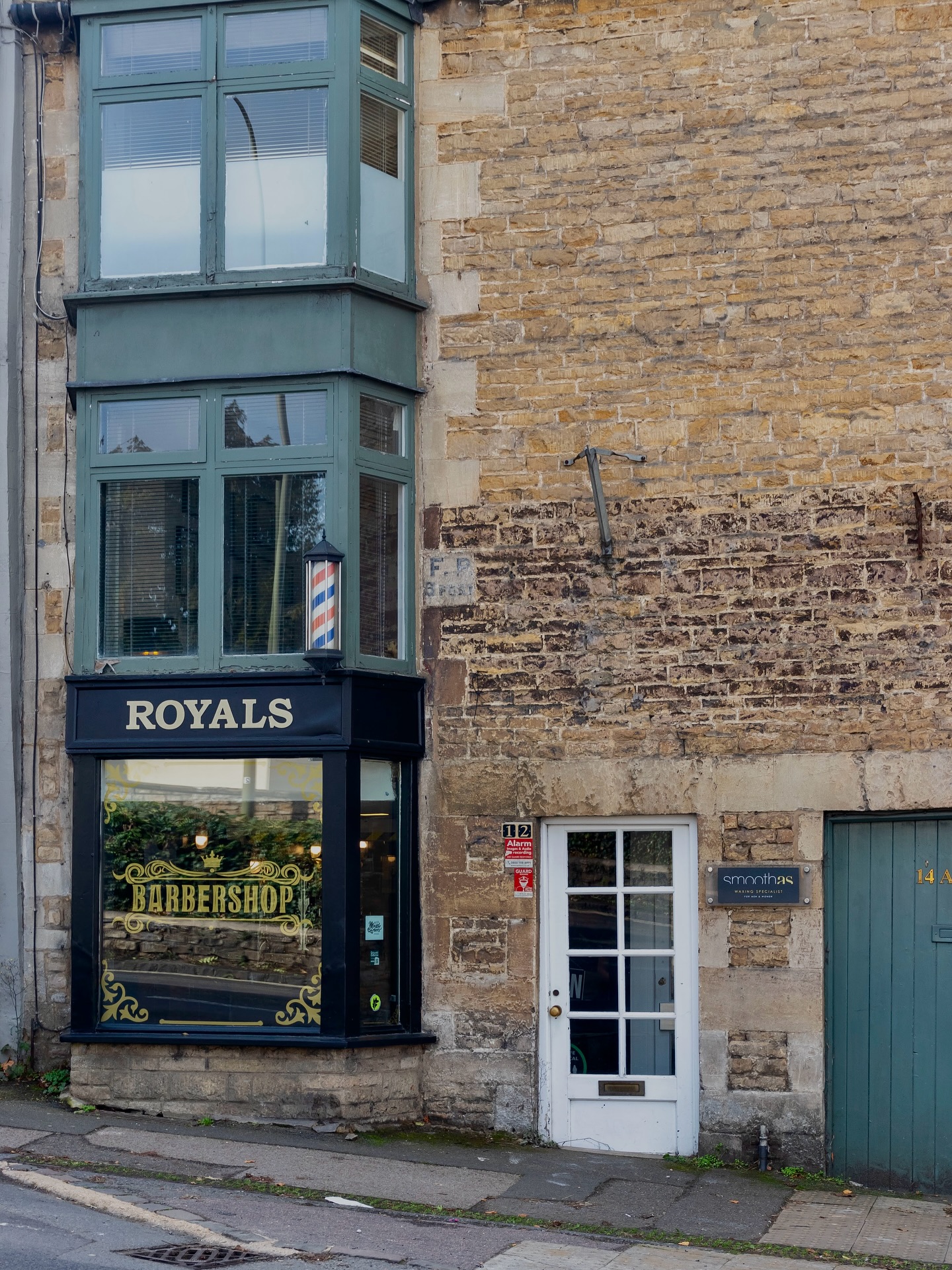 Come on in, we’re open!
Plenty of appointments are available at the start of the week, but it’s already filling up as the week goes on. Book yours to avoid disappointment.
Follow the link in our bio!
#royalsbarbershop #barbershoproyals