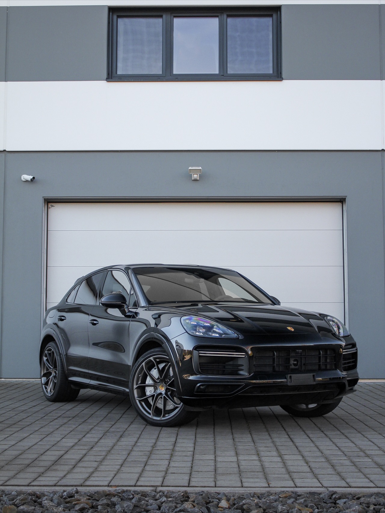 Porsche Cayenne III Coupé Turbo
- Motor: 8-Zylinder Biturbomotor
- Hubraum: 3.996 ccm
- Leistung: 404 kW (550 PS)
- Getriebe: 8-Gang Automatikgetriebe
- Antrieb: Allrad
- Leergewicht: 2.200 kg
- Beschleunigung (0 - 100 km/h): 3,9 sec
- Höchstgeschwindigkeit: 286 km/h
For Sale - Anfragen gerne per DM oder E-Mail
#porsche #porschecayenne #cayenne #cayenneturbo #turbo #coupe #porschemoment #porscheclub #passion #speed