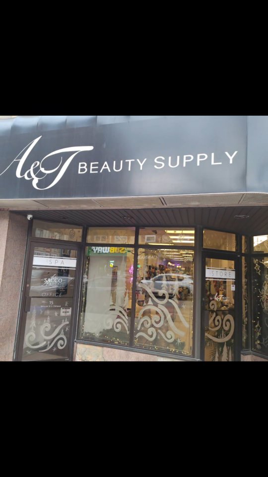 Huge thanks from the whole team at Art and Technique! 🌟 We want to give a massive shout-out to @oshawatourism and the @oshawaholidayexperience for bringing holiday cheer to our windows! A special thank you to the incredibly talented Tammy Gay for the beautiful holiday mural. It looks amazing!
www.holidayexperience.com
#OshawaHolidayExperience #HolidayMural #SupportLocalArt #OshawaTourism #ArtAndTechnique #HappyHolidays