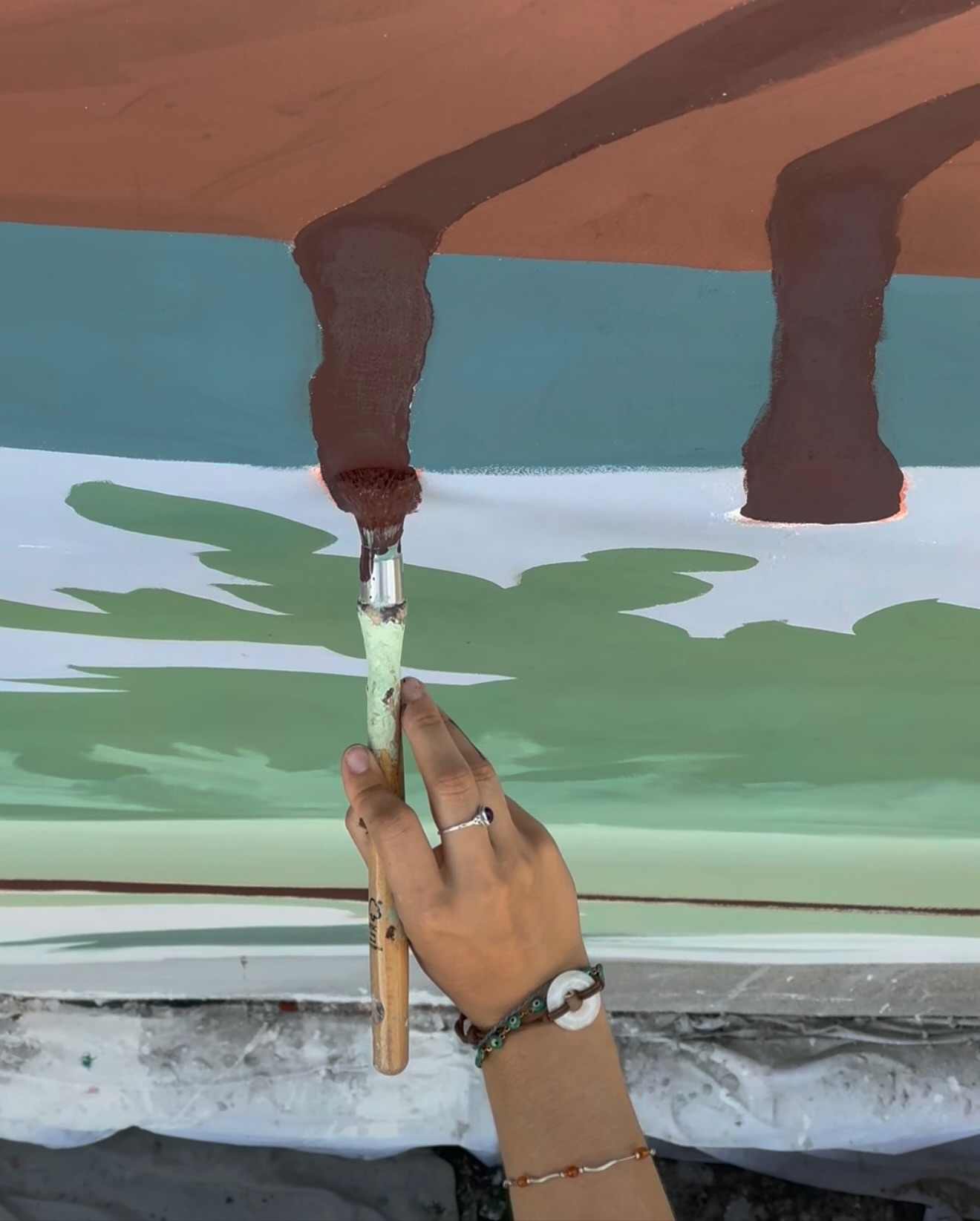 Première fresque du parcours mural "Les Fresques Sauvages", inspirée du patrimoine textile local.
Août 2025 – Aubusson (Creuse)
Projet porté par @lesfresquessauvages, en collaboration avec @delphine.ciavaldini, initié par elle-même, avec le soutien de la Ville d’Aubusson
Visuels issus de détails de cartons de tapisseries, courtoisie du Musée du Carton de Tapisserie d’Aubusson
#MuseeDuCarton #Aubusson #Patrimoine #Fresque #LesFresquesSauvages #Peinture #Façade #ArtLife #Painting