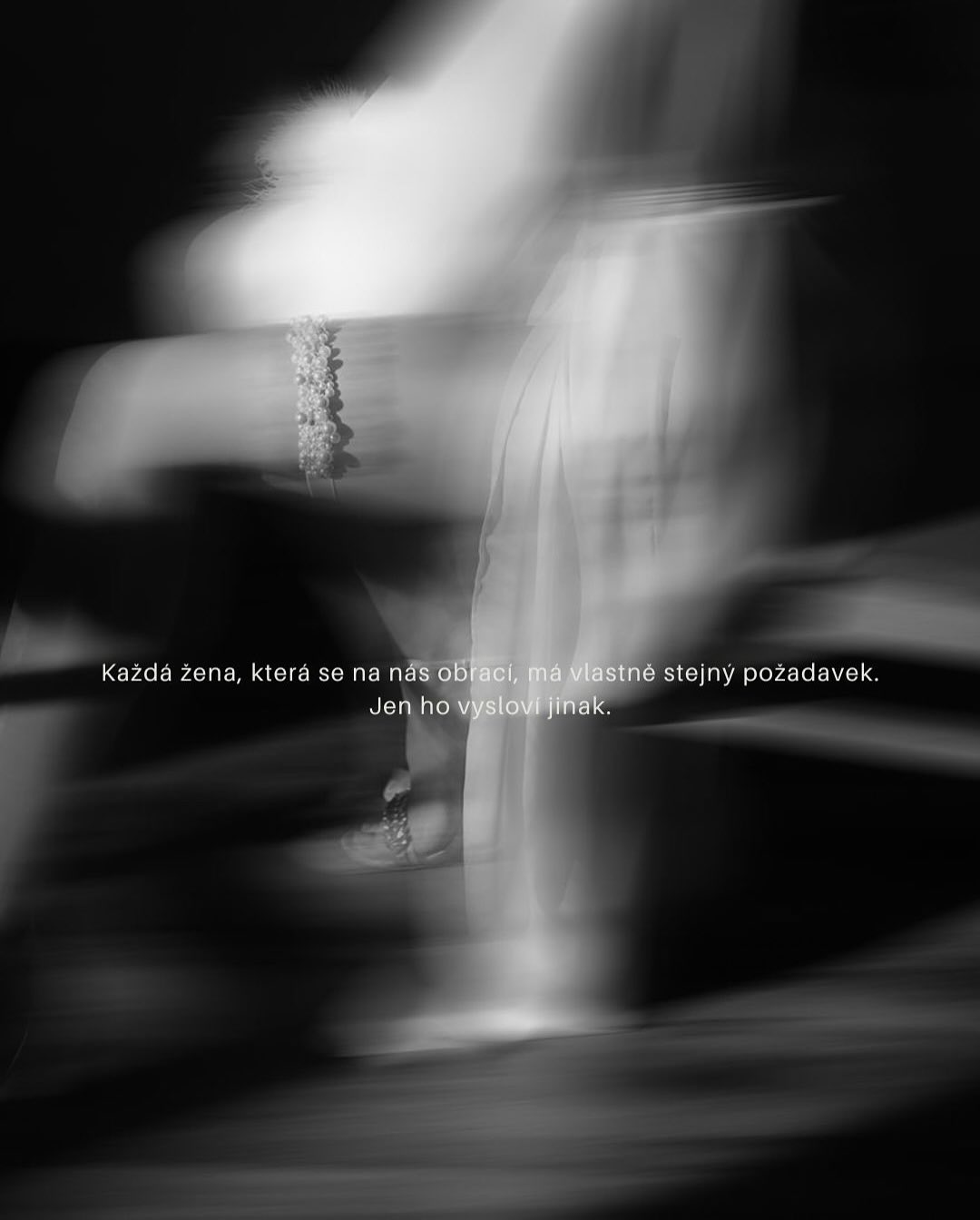 Každá žena, která si vybírá Divinité, nehledá jen župan nebo pyžamo.
Hledá pocit — že se může nadechnout, zpomalit, cítit se krásně a mít všechno přesně tak, jak si vysnila.
My ten pocit převádíme do střihu, látky, doteku.
Do kousků, které vydrží déle než jeden den.
🤍 Divinité — pro ženy, které chtějí prožít svůj den v klidu, kráse a sebejistotě.
#divinite