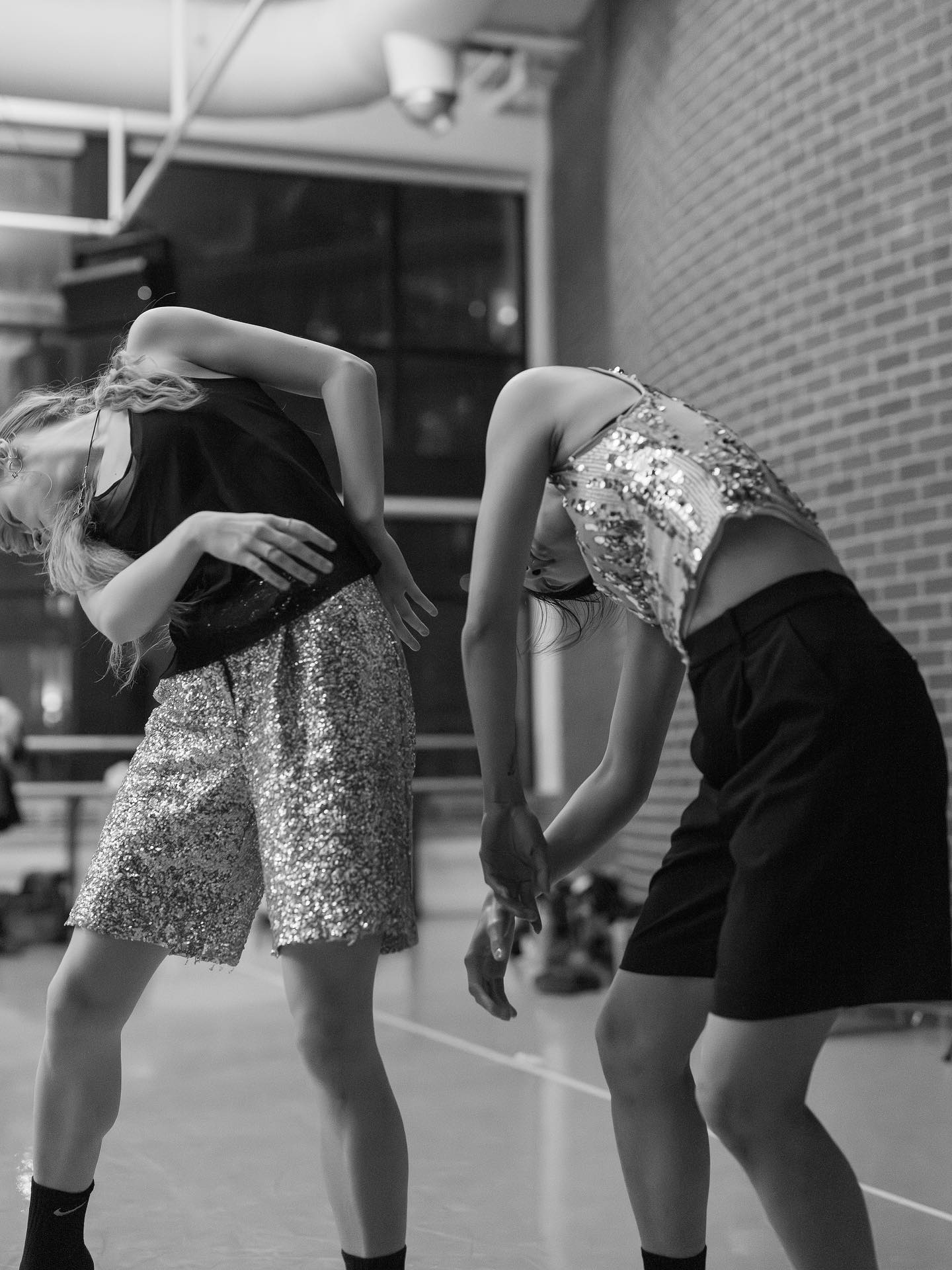 ‘Held Together’ / a new work I’ve been creating with the dancers of @sfucontemporaryarts @sfudance
Thanks for catching us in process @aidantooth <3
Premiers Nov 20-22! Ticket link in bio.
Dancers: Ashley.swee @Christina.evans517 @Claires.bears_ @Iamconstancearden @Ellenmh_006 @Emi1ylee @Gabi.h.j @Hannahjajicc @Jeyathiessen @Kaliyah_states @Just.larkin @Laurenbutterfield_ @Maraleejoyner @Dasgnoo @_rachelgbrown @Safiyah.brito @Sarahjwilsonn @Sophr0412 @Teddaddii @_avery_wa