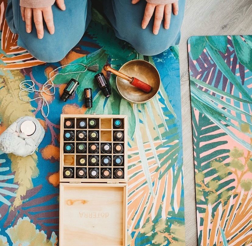 Setting up a space that works for you and your practice 🌿
Stillness begins when you create the space to simply be…
.
.
.
.
#WillowYoga #FindYourStillness #YogaAtHome #DailyRitual #MindfulLiving #YogaMatLove #SlowMoments