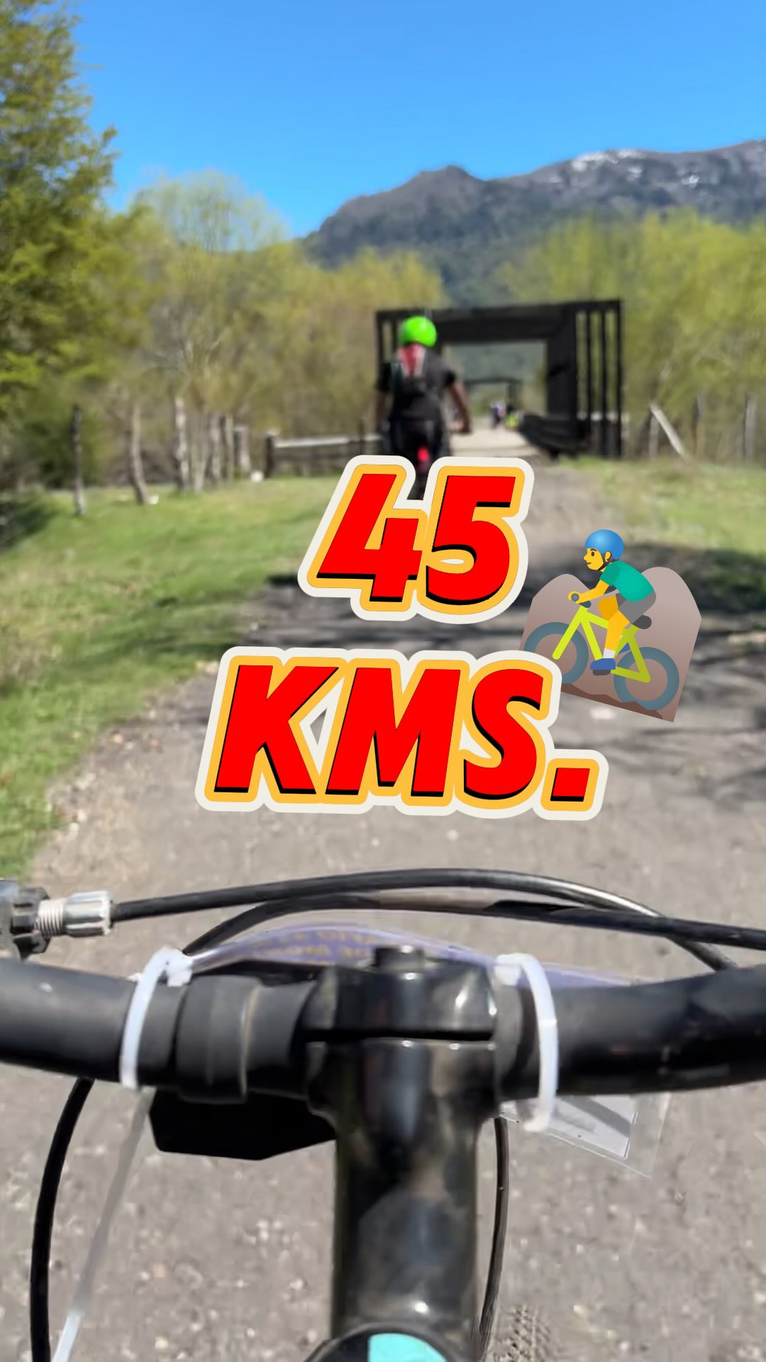 🇨🇱 / 🇧🇷
¿Sabías que en Lonquimay hay una ciclovía que recorre la antigua línea del tren?
El tramo desde la plaza de Lonquimay hasta el Túnel Las Raíces tiene unos 45 km ida y vuelta, con un desnivel total de 300 metros en subida. ¡Un panorama perfecto para los días de primavera o verano!
La ruta va junto al río Lonquimay, con zonas de sombra y playitas ideales para un baño refrescante o un picnic con vistas al Glaciar Sierra Nevada y la cordillera de los Andes.
En Agreste Chile, somos expertos en Lonquimay. Creamos programas personalizados para familias y grupos, siempre basados en nuestra esencia: Naturaleza, Cultura y Conexión.
Viaja con nosotros y vive una experiencia transformadora que te conectará con el Lonquimay más auténtico — su gente, sus tradiciones y su naturaleza majestuosa.
¡Te esperamos en la montaña!
—
Você sabia que em Lonquimay existe uma ciclovia que segue o antigo caminho do trem?
O trajeto, de ida e volta, vai da praça de Lonquimay até o Túnel Las Raíces — cerca de 45 km no total, com 300 metros de subida. Um passeio perfeito para os dias de primavera ou verão!
A rota acompanha o rio Lonquimay, com trechos de sombra e pequenas praias ideais para um banho refrescante ou um piquenique com vista para o Glaciar Sierra Nevada e a imponente Cordilheira dos Andes.
Na Agreste Chile, somos especialistas em Lonquimay. Criamos programas personalizados para famílias e grupos, sempre guiados pela nossa essência: Natureza, Cultura e Conexão.
Viaje com a gente e viva uma experiência transformadora, que vai te conectar com o Lonquimay mais autêntico — seu povo, suas tradições e sua natureza magnífica.
Esperamos você nas montanhas!