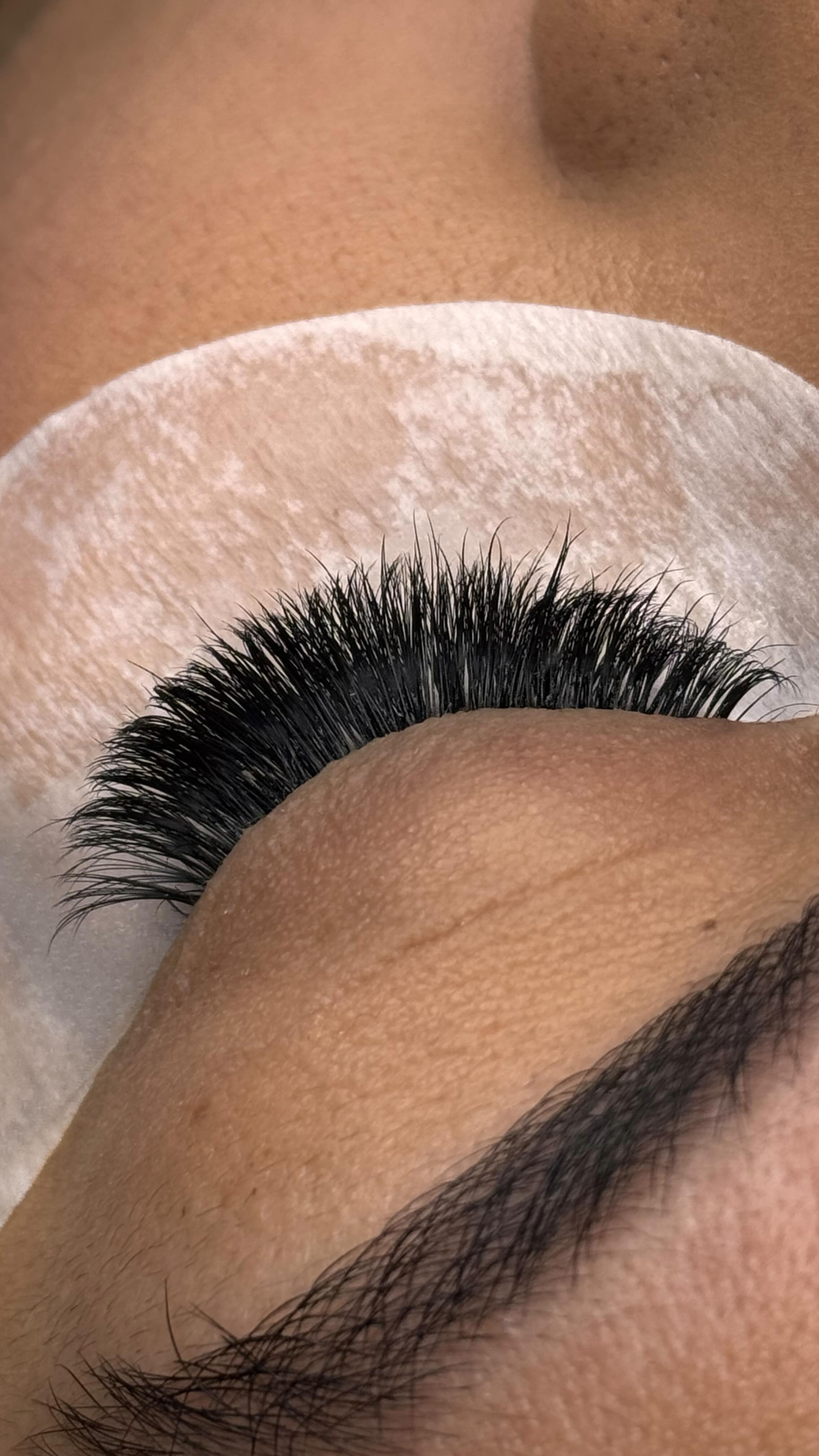 Dans la France de Macron #jourferié#institutdebeaute#cils#lashe#lash#nails#cilsmarseille#beauty#saraahcils#autoentrepreneur#autoentrepreneuse