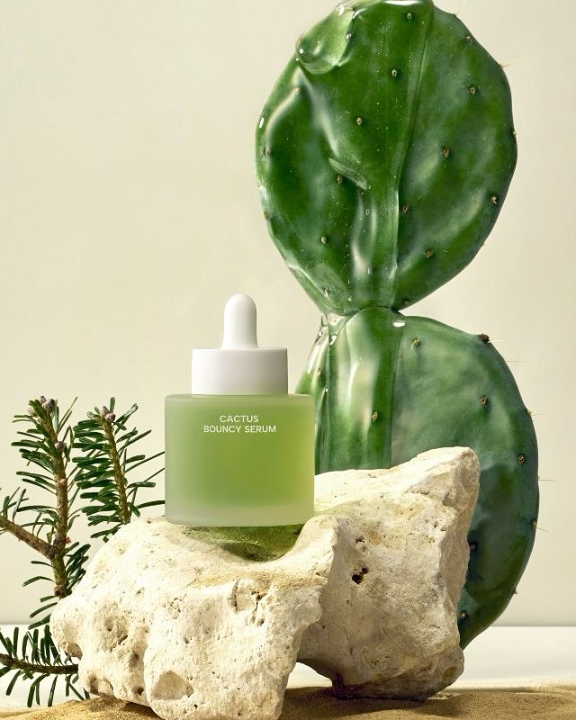 / Un concentré d’hydratation et d’éclat ✨
Le Sérum Repulpant au Figuier de Barbarie @whamisafrance aide à redonner souplesse et vitalité à la peau grâce à sa texture légère et sa formule naturelle hautement concentrée.
Riche en extraits fermentés et en huile de figue de barbarie, il repulpe la peau, lisse les ridules et restaure l’élasticité du visage, tout en laissant un fini doux et lumineux.
Un geste simple, pour une peau visiblement plus rebondie et éclatante. 🌿
Et vous, avez-vous déjà intégré la K-Beauty à votre routine pour booster l’éclat de votre peau ?
.
.
.
.
.
.
.
.
.
.
#whamisa #kbeauty #serumvisage #soinvisagebio #kbeautyglow #hydration #eclatnaturel #figuedebarbarie #onbsch #skincareroutine