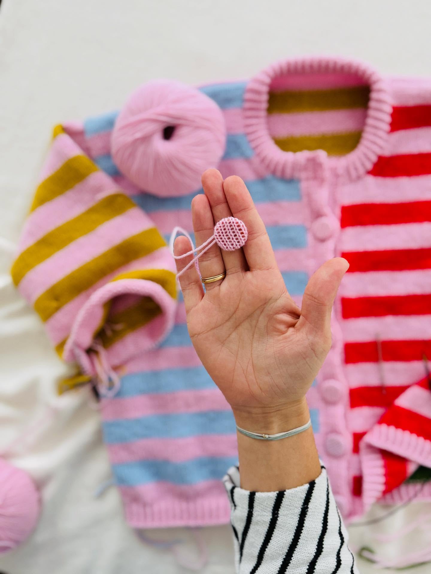 I made the cutest little buttons for my Hilma Cardigan 💗❤️💚💙💜💛
.
Btw: I have a full tutorial on my YouTube channel how to make these buttons 🥰
.
.
.
Pattern in progress by me: Hilma Cardigan
.
Yarn: Luxurious Soft Merino in the shades Gentle, Fortunate and Generous by @kaosyarn
.
#knitting #knittinglove #knittingaddict #knitknitknit #nevernotknitting #imakemyownclothes #iloveknitting #knit #knittersgonnaknit #knitforkids #knitter #knittersoftheworld #knittersofravelry #knitstagram #knitspiration #knittinginspiration #knittingismyyoga #stricken #strickenfürkinder #strickenmachtglücklich #strikk #strikke #strikking #tricoter #tejer #breien #strikkedilla #strikkeinspo #hilmacardigan