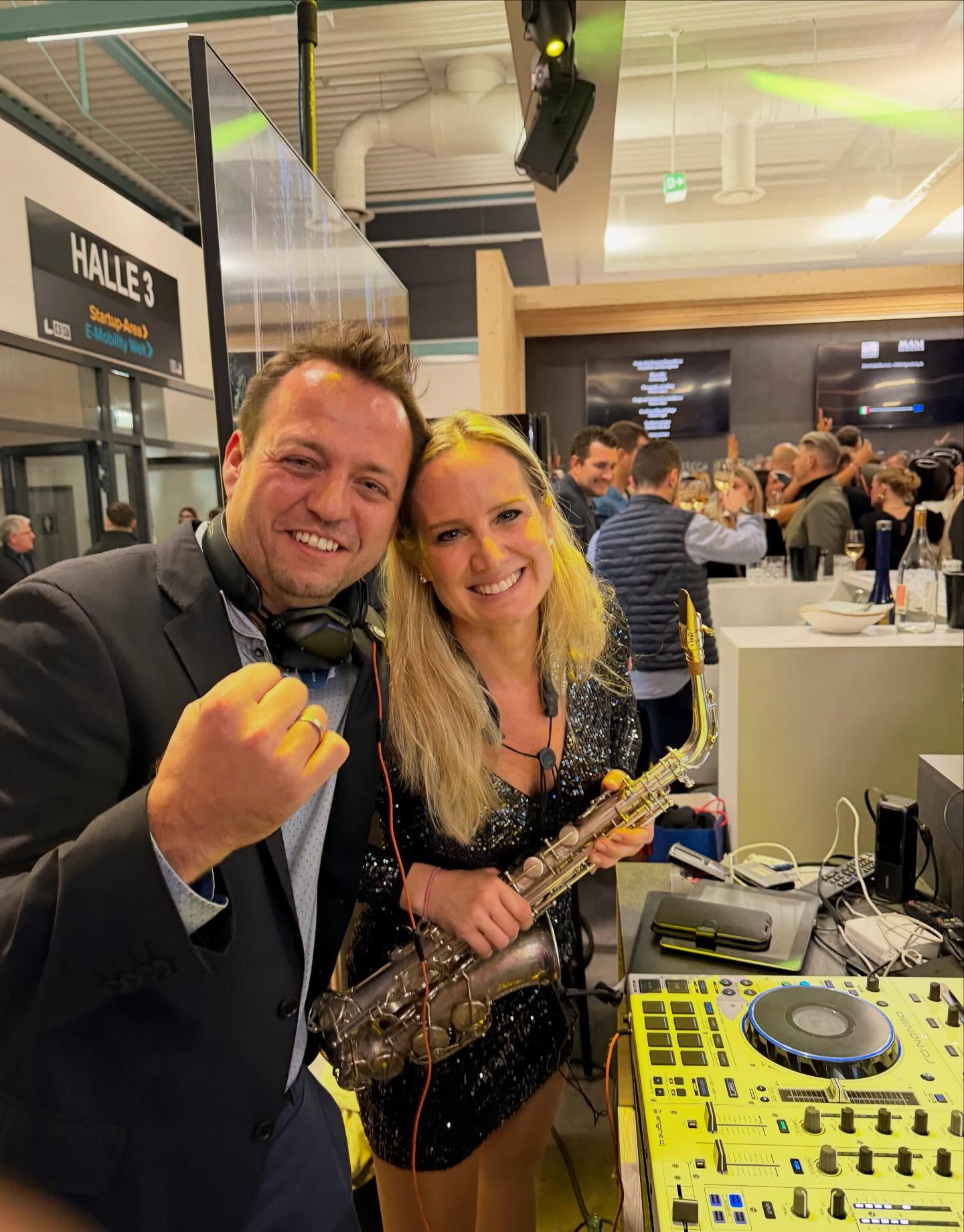 …what a night! 🎷🔥
#allesfürdengast #djfelixteichmann #saxlive #salzburg #livemusic #goodvibes #partyfever #crowdenergy #beatsandbrass #nightlife #soundofthenight #eventvibes #musicislife #celebration #vibes #morandell #messesalzburg