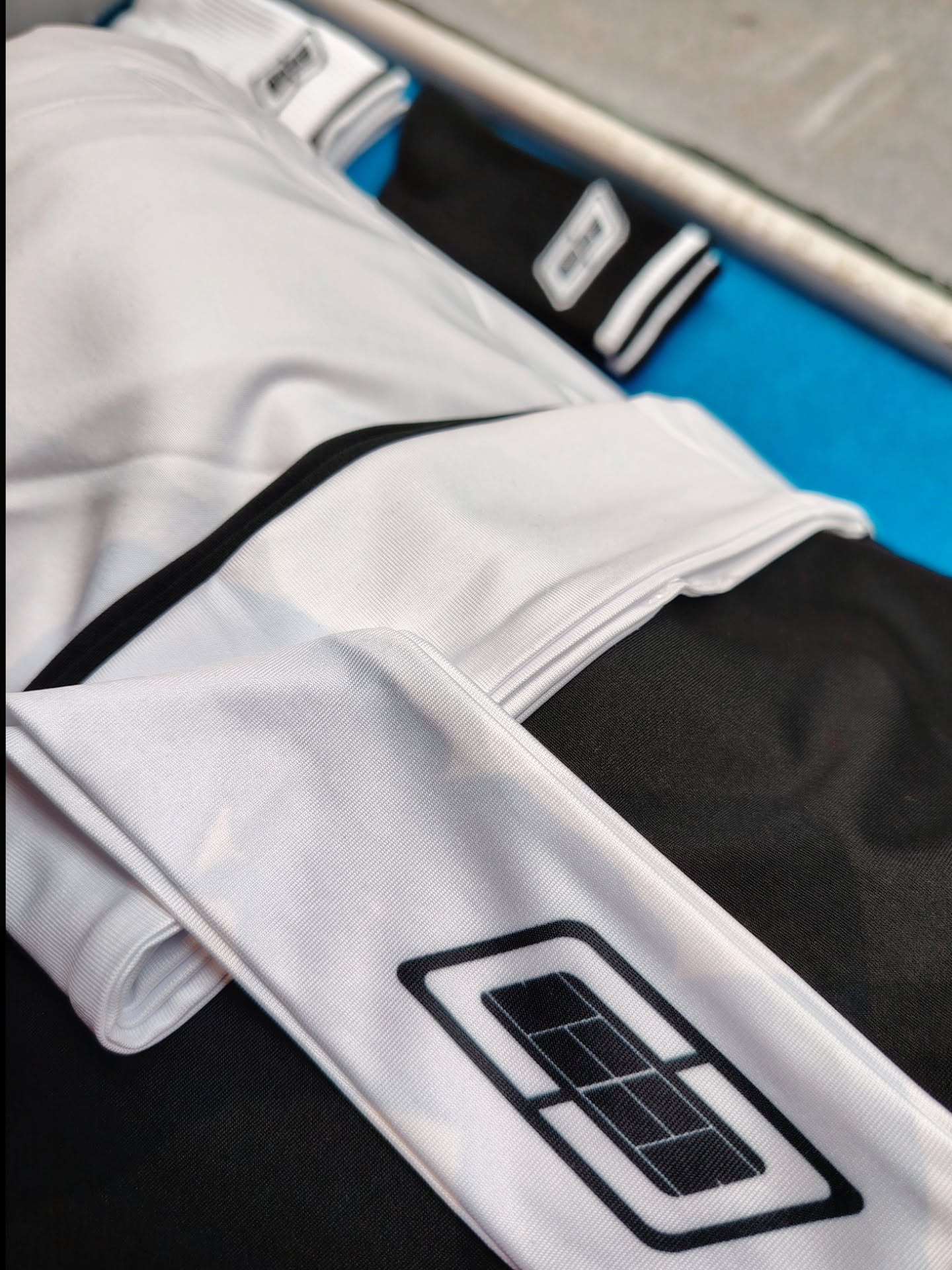 LA NOUVELLE TENUE REBEL DÉBARQUE CHEZ PASCAL TENNIS PRO SHOP !
(ATTENTION, SÉRIE ULTRA LIMITÉE !)
RETROUVEZ ÉGALEMENT UNE SÉLECTION DE TEE-SHIRTS, SWEATSHIRTS, LEGGINGS ET ACCESSOIRES POUR COMPLÉTER VOTRE STYLE ROCK SUR LE COURT🎸🎾
@PASCALTENNISPROSHOP_PARIS_6
11 RUE D'ASSAS 75006 PARIS
CENTRE COURT X PASCAL TENNIS PRO SHOP
ROCK'N'ROLL TENNIS IS NOT DEAD 🎾🎸
CENTRE COURT TENNIS APPAREL EST UNE MARQUE FRANÇAISE 🇫🇷
#tennis #tennisaddict #tennislife #tennisapparel #tennisoutfit #tenniscourt #tennisplayer