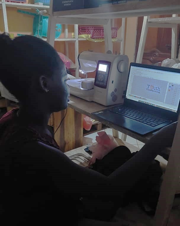 YTB promotes digital literacy and social connections through training and resources for youth-led community projects. Youth ARE: Assets, Resources, Energy.
🤔 Problem: Both youth and community miss out when they are disconnected.
💡 Solution: youth-led projects of giving and receiving where youth earn time credits for their service contributions and redeem their credits for resources and opportunities.
🤝 Benefit: Youth development and community development - both become stronger.
Youth increase their knowledge of people, places, and things in their community. Knowledge is Power.