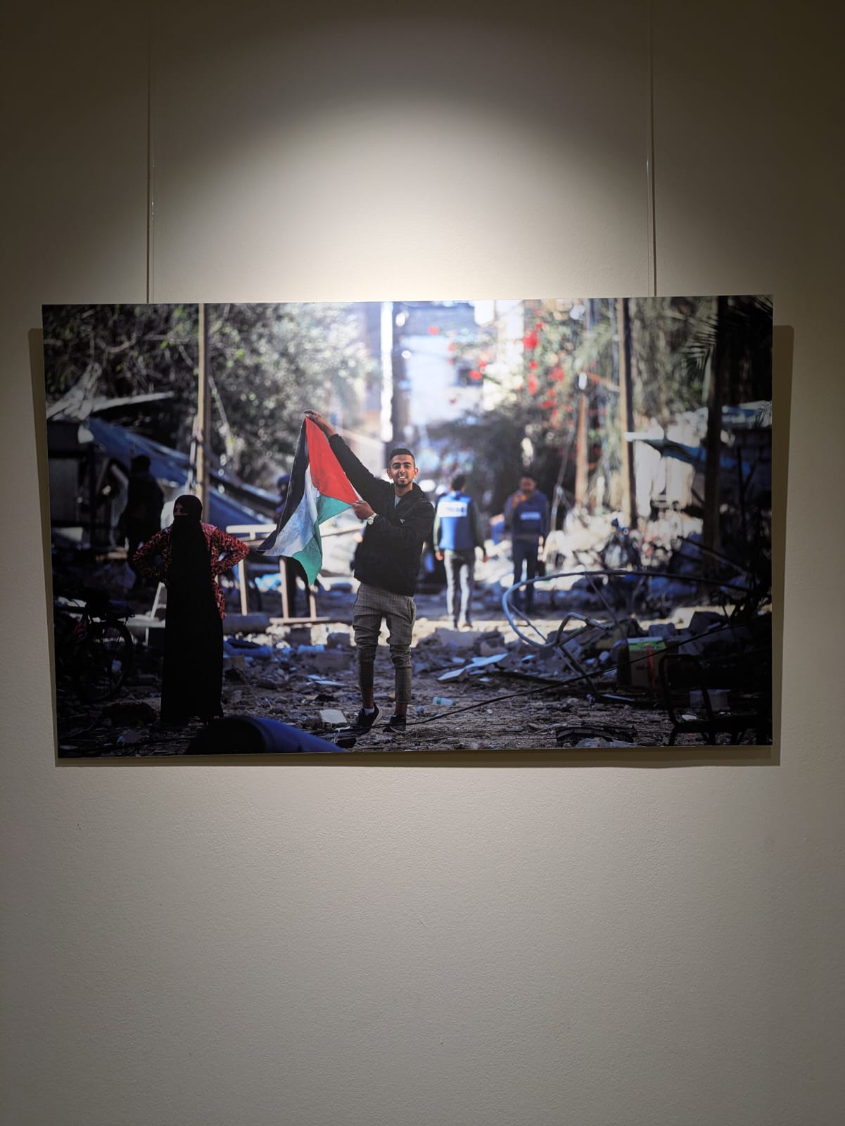 🖼️ 📸 Lembra que aínda estás a tempo para visitar a expo: "Gaza: o eco dos esquecidos" (غزة: صدى المنسي) na Galería da Fundación Araguaney. Unha mostra a través do fotoxornalismo de Mohammed Zaanoun, Ahmed Zakot e Abood Abu Salama.
📍 Visítanos durante este mes na Galería de Arte do Hotel Araguaney.
🙏 Organizado pola Fundación Araguaney coa colaboración da @depucoruna e @culturadadeputaciondacoruna
#amal #palestina #gaza #aculturaéundereito #fundaciónaraguaney #pontedeculturas #deputaciondacoruña #santiagodecompostela #galicia#mundoárabe #paisesárabes
