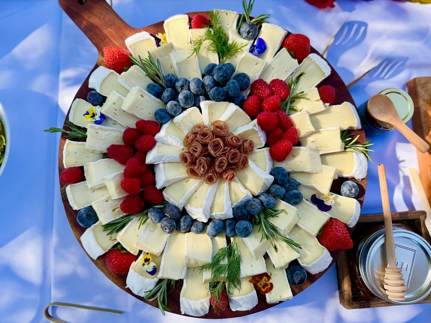 Un-BRIE-lievable 🥸
#mangiamo
#austincatering #atxcatering #catering #charcuterie #charcuterieboard #grazingplatters #grazingboard #grazingtable #grazing #graze #austincatering #austin #salume #italian #charcuterietable #formaggio #foodporn #grazingboxes #foodie #antipasto #antipasti #atx #atxfoodie #austincharcuterie #italianfood #grazingboards #atxfood #latavolatx