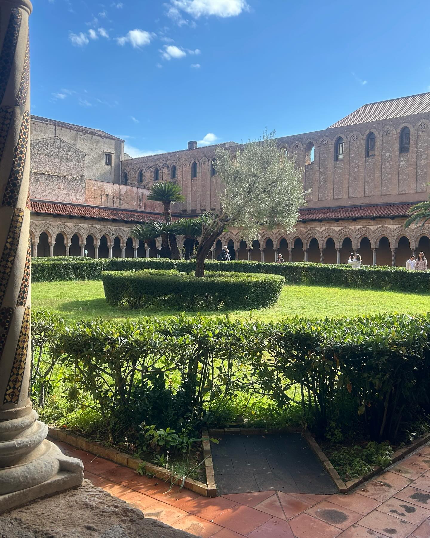 Palermo & Monreale — pure Sicilian magic.
Golden light, ancient beauty, and the warmest people you’ll ever meet.
In Sicily, life moves slower, tastes sweeter, and feels deeper.
If you dream of living in Italy, this is where the heart of the country beats. 💛🇮🇹
#Sicily #Palermo #Monreale #MovingToItaly #ItalianLifestyle #DolceVita #LifeInItaly #MELInternationalRe