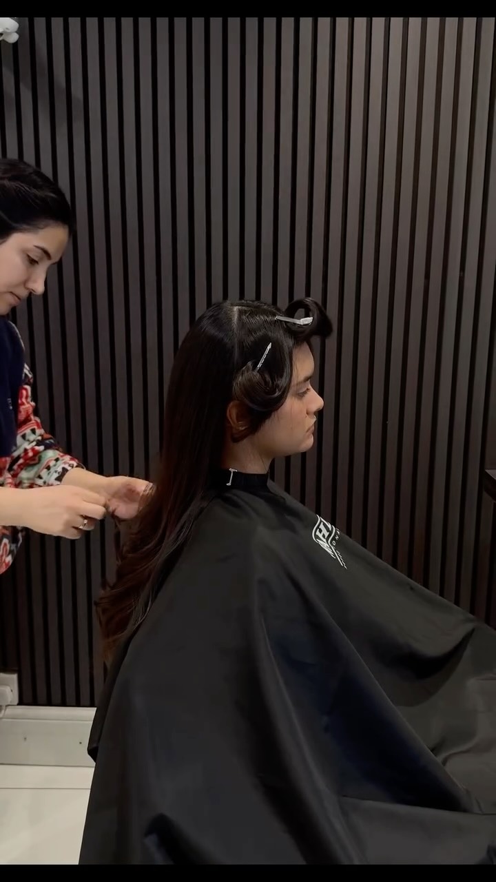 When your new hair becomes the main character ✨📸
.
.
.
.
.
#HairGoals #SalonMagic #CloudBeautySalon #cloudbeautycamden #hairsaloncamdentown #hairsalonlondon #bestblowdrylondon #thingstodoincamdenmarket