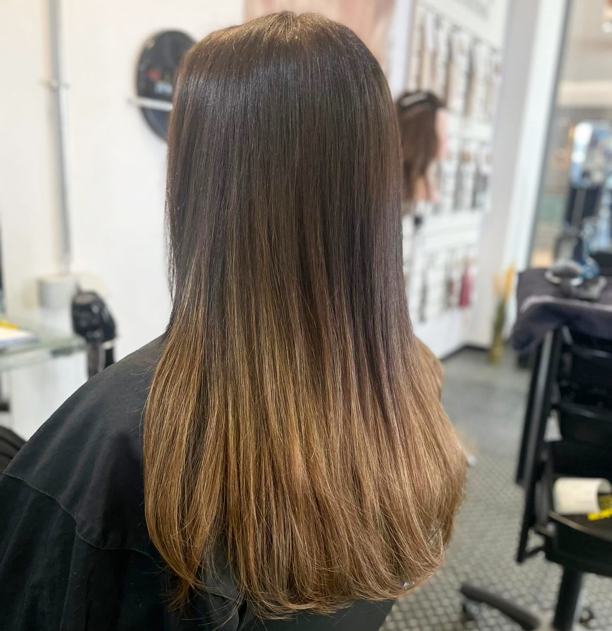 ✨ La magie de Hairdreams chez Ryanhair✨
Parfois, il suffit d’un petit changement pour réveiller une grande confiance.
Chez Ryanhair, la magie de Hairdreams redonne volume et confiance.
Parce que chaque femme mérite de se sentir belle, forte et confiante. 💫
Par Vanessa
Ryanhair Mersch
Visitez-nous pour un devis personnalisé !✨💇🏻♀️
#luxembourg #salondecoiffure #hairdreams #extensions #hairstyles